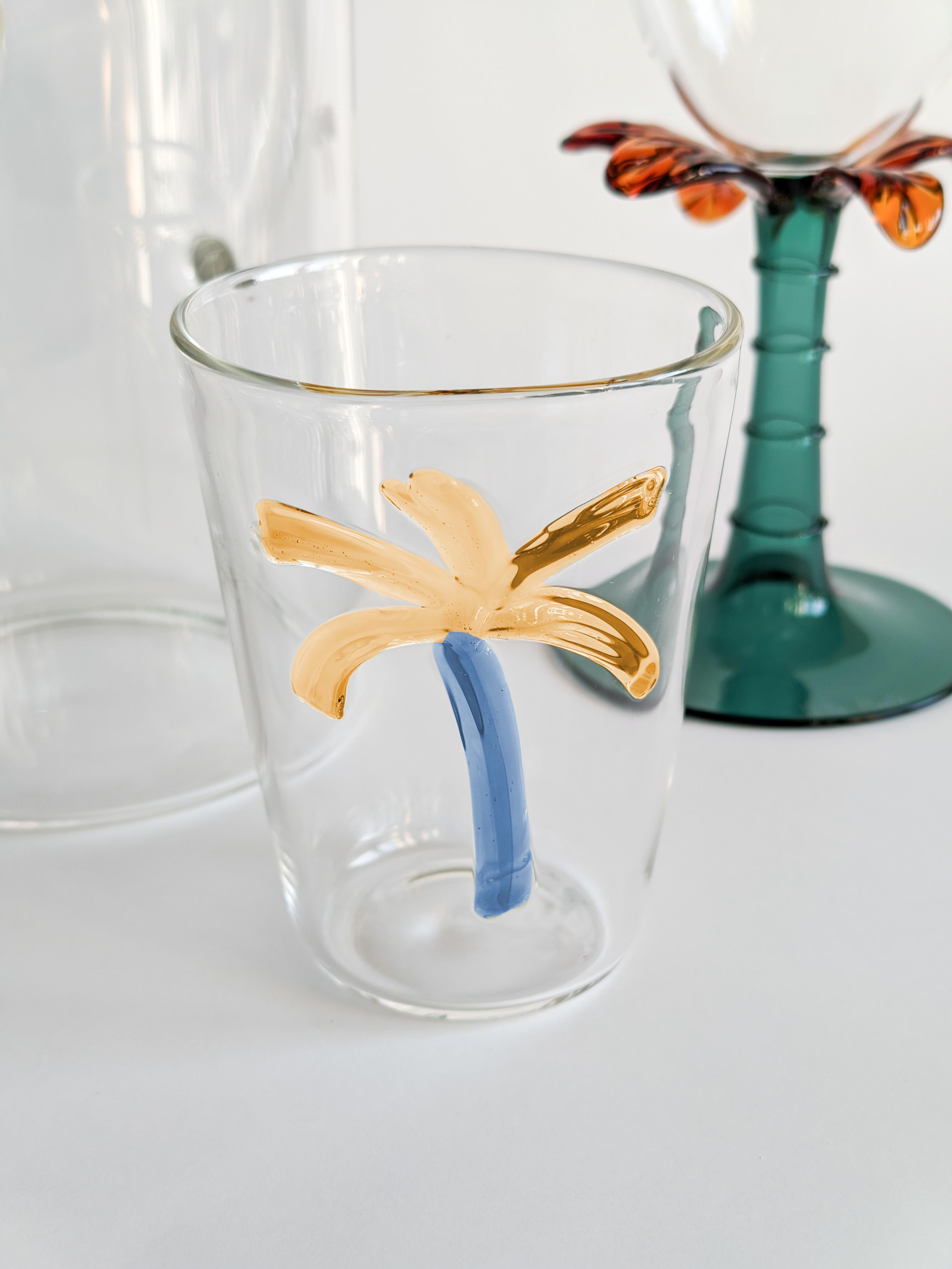 Las Palmas, zeitgenössisches mundgeblasenes Wasserglas mit dekorativen Details (Europäisch) im Angebot