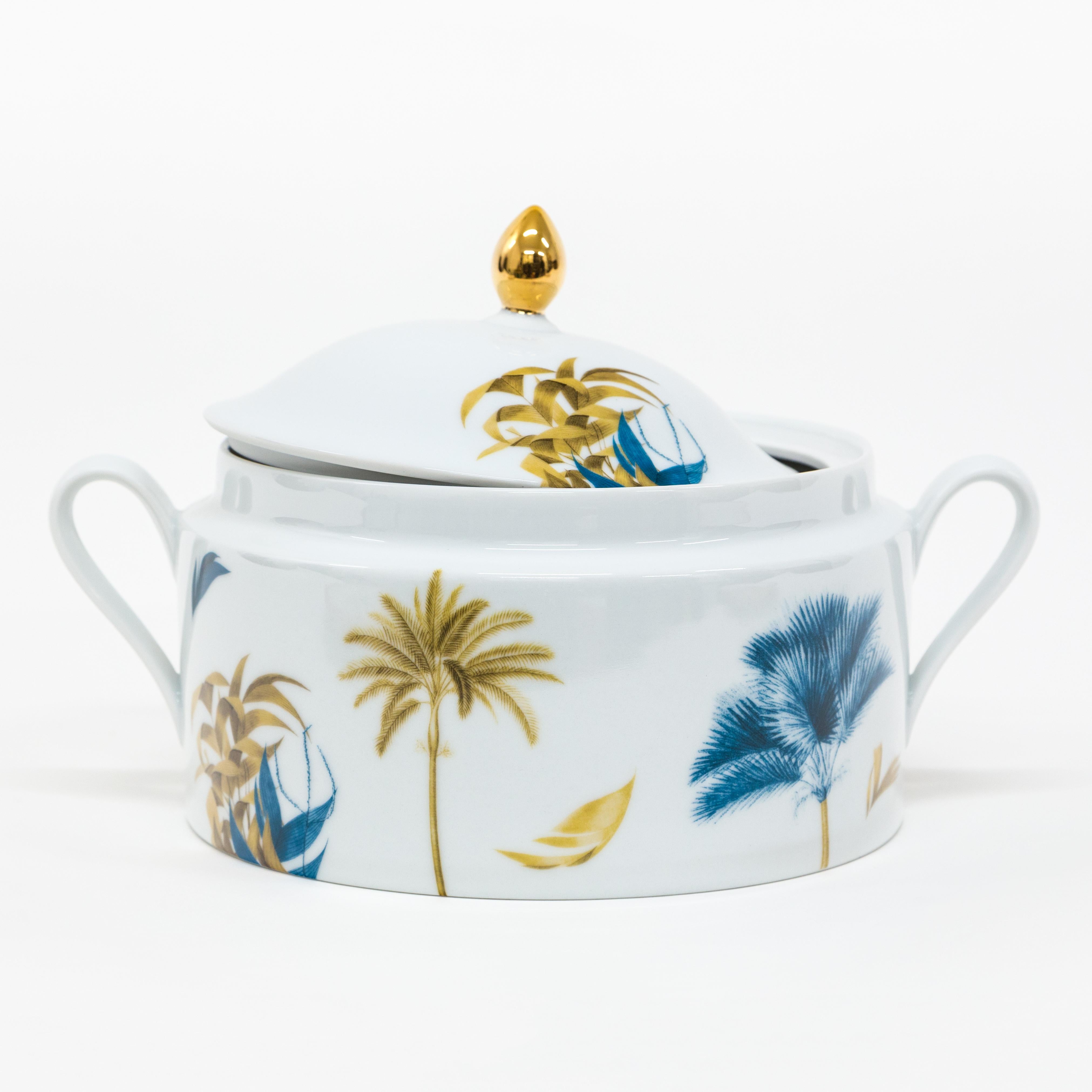 This soup tureen is a Grand Tour piece by Vito Nesta that is part of the Las Palmas porcelain collection which is inspired by Vito's extensive travels around the world. The prominence and use of a paradisiacal and tranquil motif create a welcoming