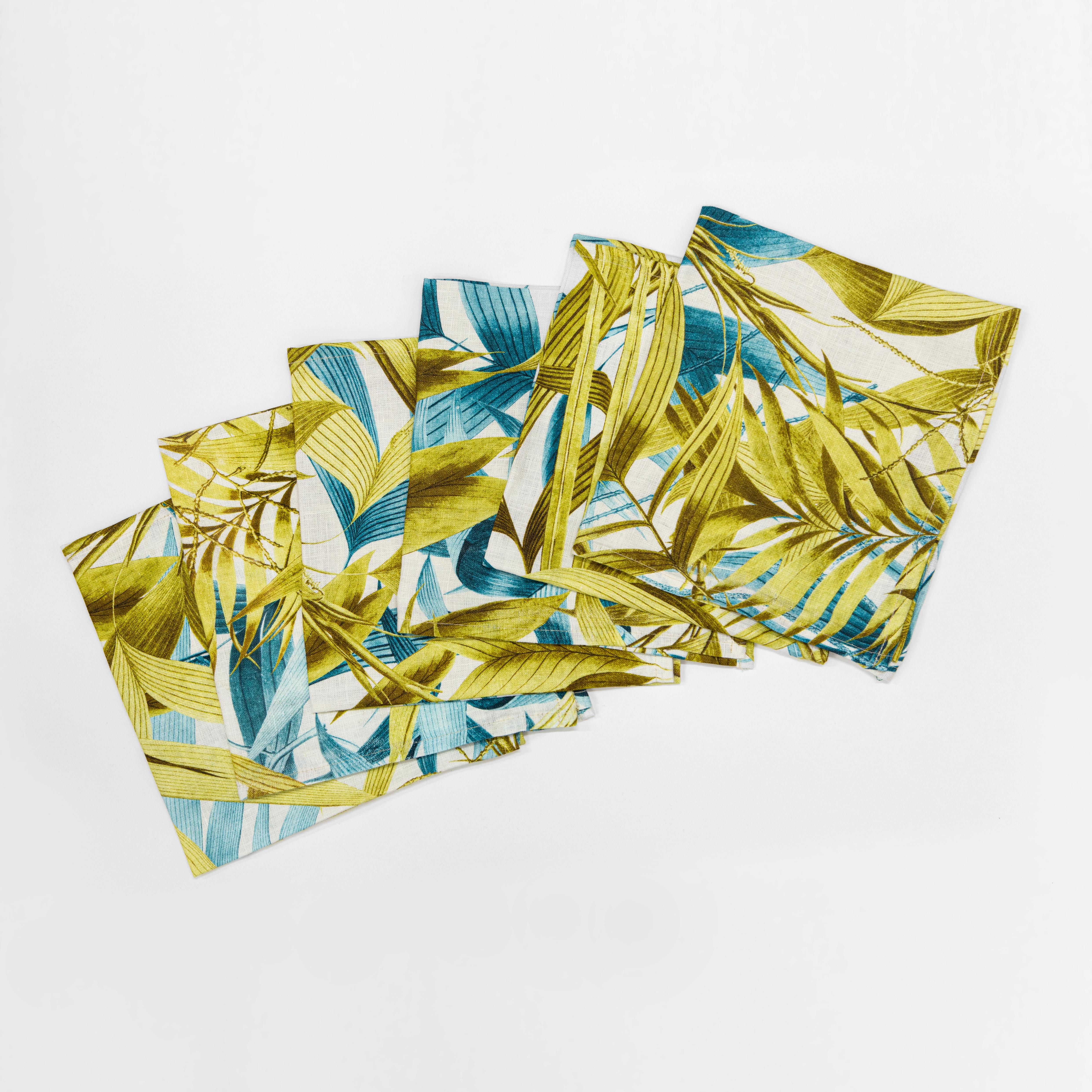 Eclectic and suitable for multiple occasions, this linen tablecloth is composed of a dense interweaving of yellow and turquoise palm leaves, strong contrast, and a unique impact that will give character and joy to your table.
1 250x150cm