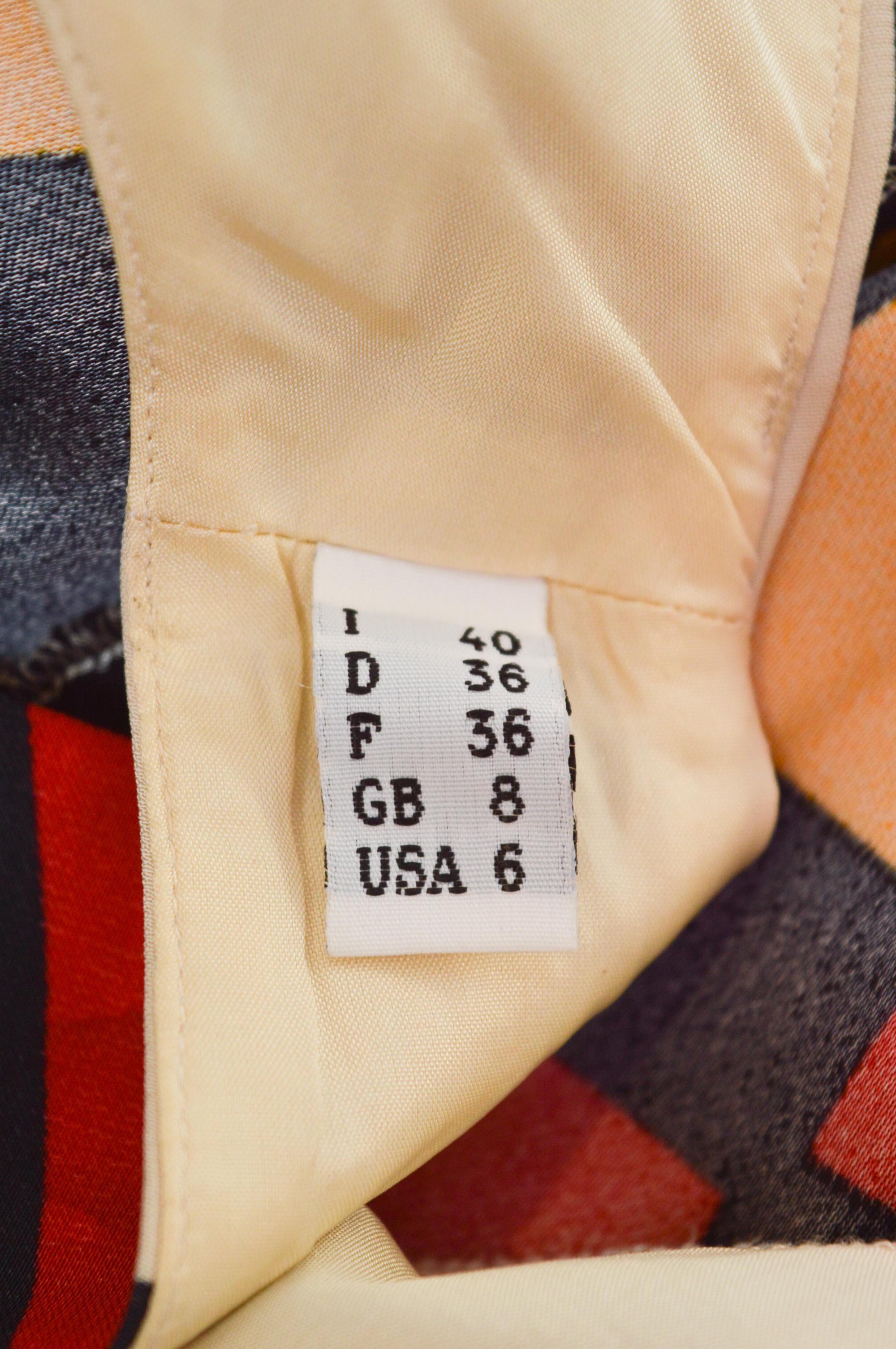 Moschino Cheap and Chic, stampa a freccette della roulette anni '90, mini abito a turni di Vega in vendita 8