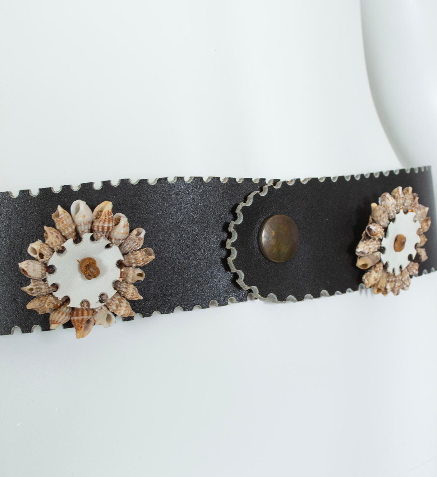 Laser Cut Black-Brown Leather Boho Seashell Medallion Novelty Belt – S-M, 1970s For Sale 1