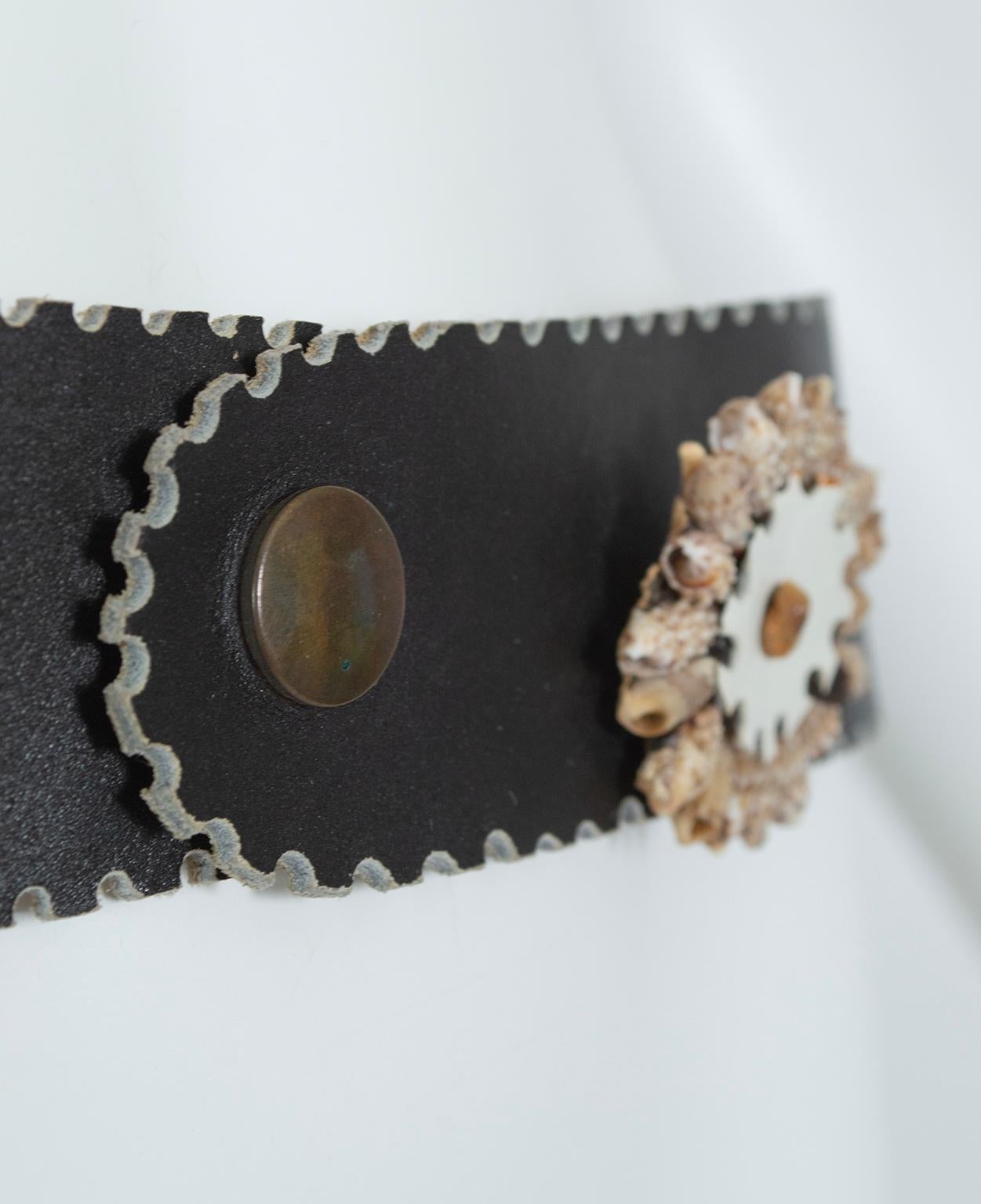 Laser Cut Black-Brown Leather Boho Seashell Medallion Novelty Belt – S-M, 1970s For Sale 3