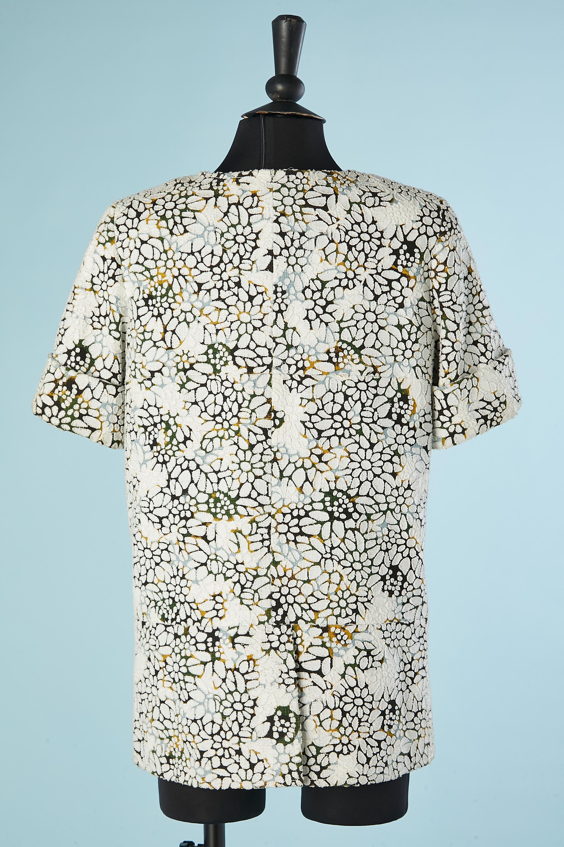 Veste d'été en coton blanc découpé au laser et orné de fleurs Chanel  en vente 1