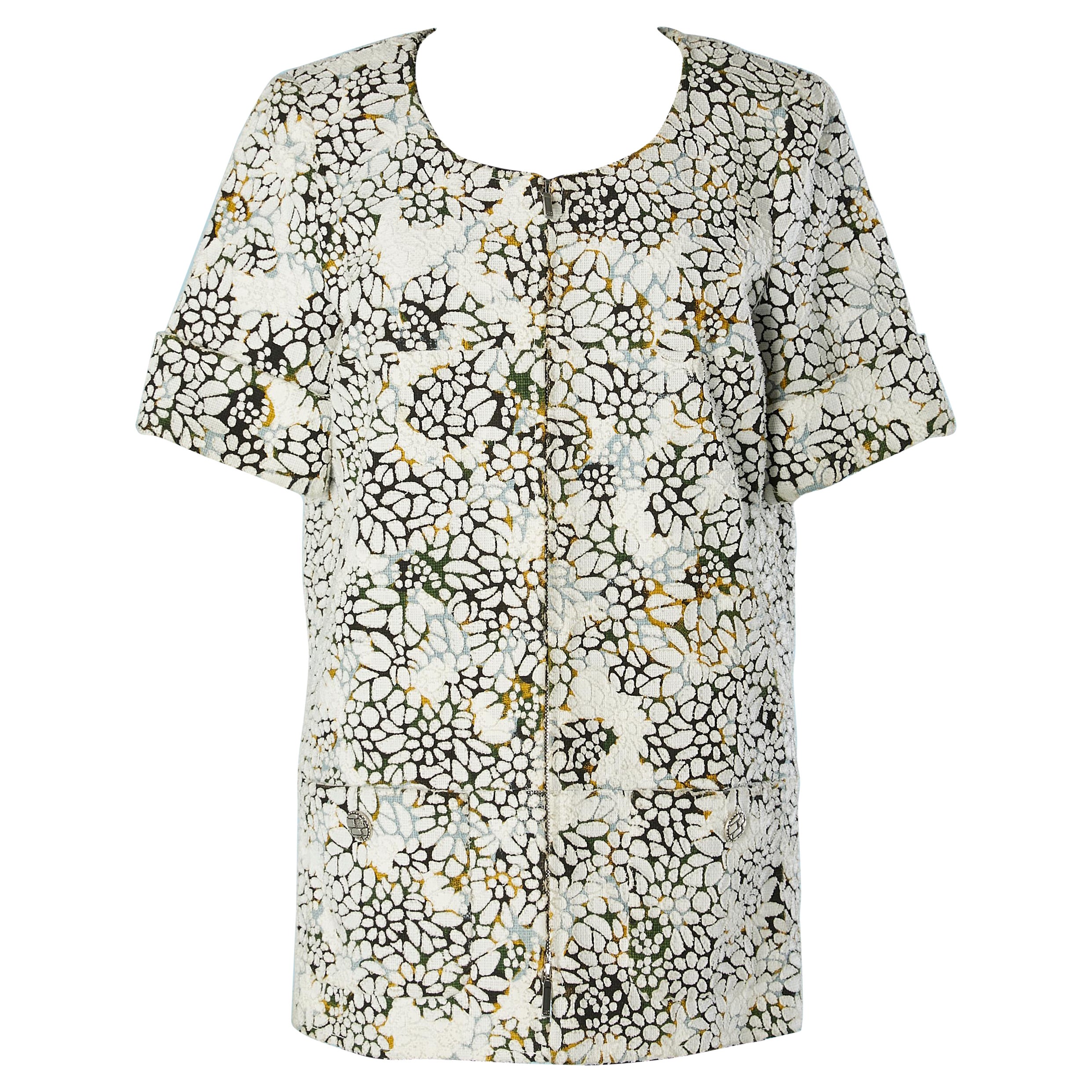 Veste d'été en coton blanc découpé au laser et orné de fleurs Chanel en vente