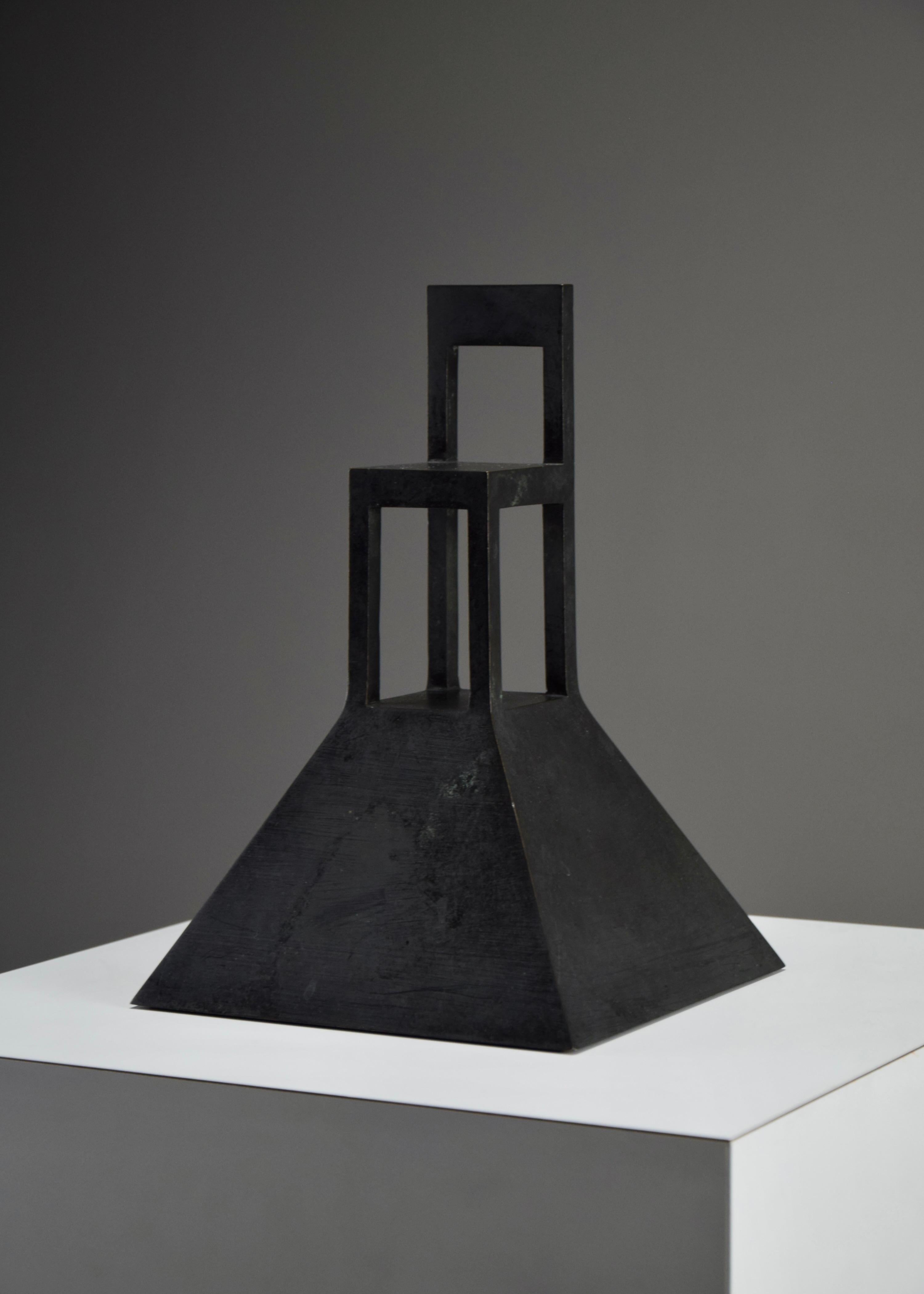 Posee una obra maestra: El Lassù original de 1983 de Alessandro Mendini

Adéntrate en el mundo del arte posmoderno con Lassù de Alessandro Mendini, una escultura de bronce rara e icónica de su producción original de 1983. Esta obra intemporal,