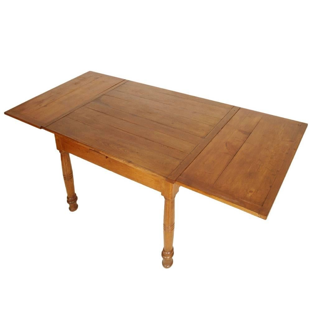 Early 20th century Austrian Biedermeier tyrolean extending table, in solid chestnut, restored and polished to wax

Measure cm: H 80, W 120/220, D 90.