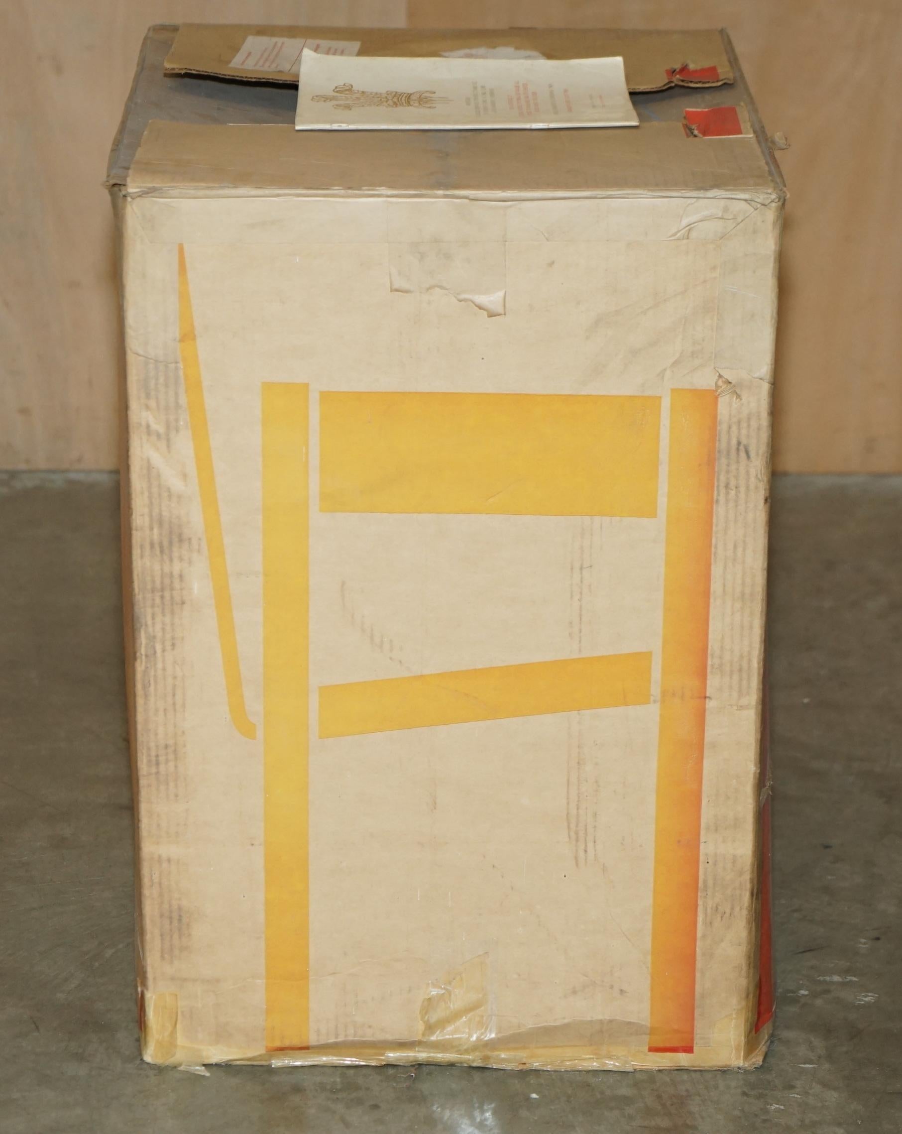 LAST OF ITS KIND BRAND NEW IN THE BOX 1969 PRINCE CHARLES INVESTITURE ARMCHAiR For Sale 3