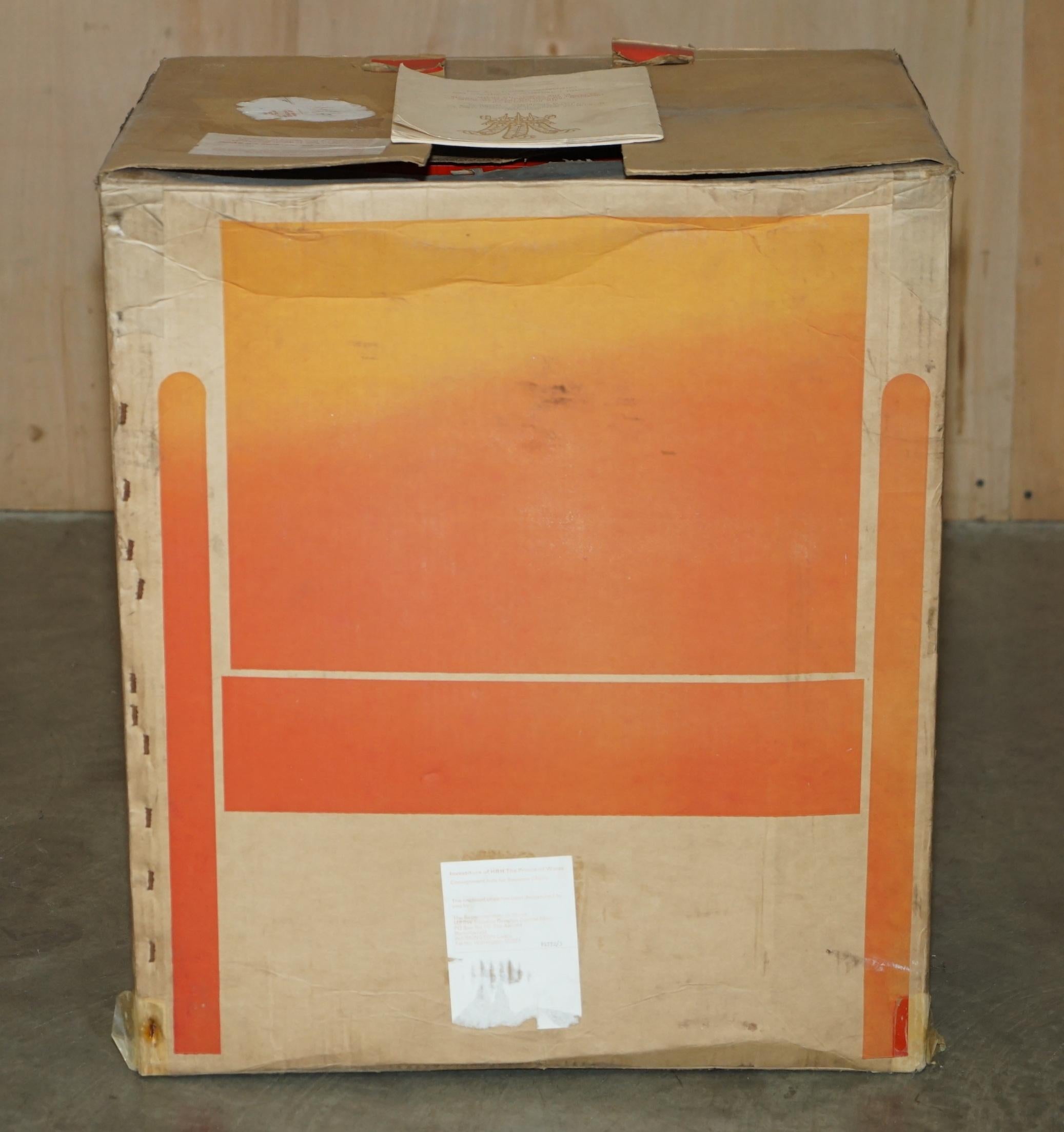 LAST OF ITS KIND BRAND NEW IN THE BOX 1969 PRINCE CHARLES INVESTITURE ARMCHAiR For Sale 4