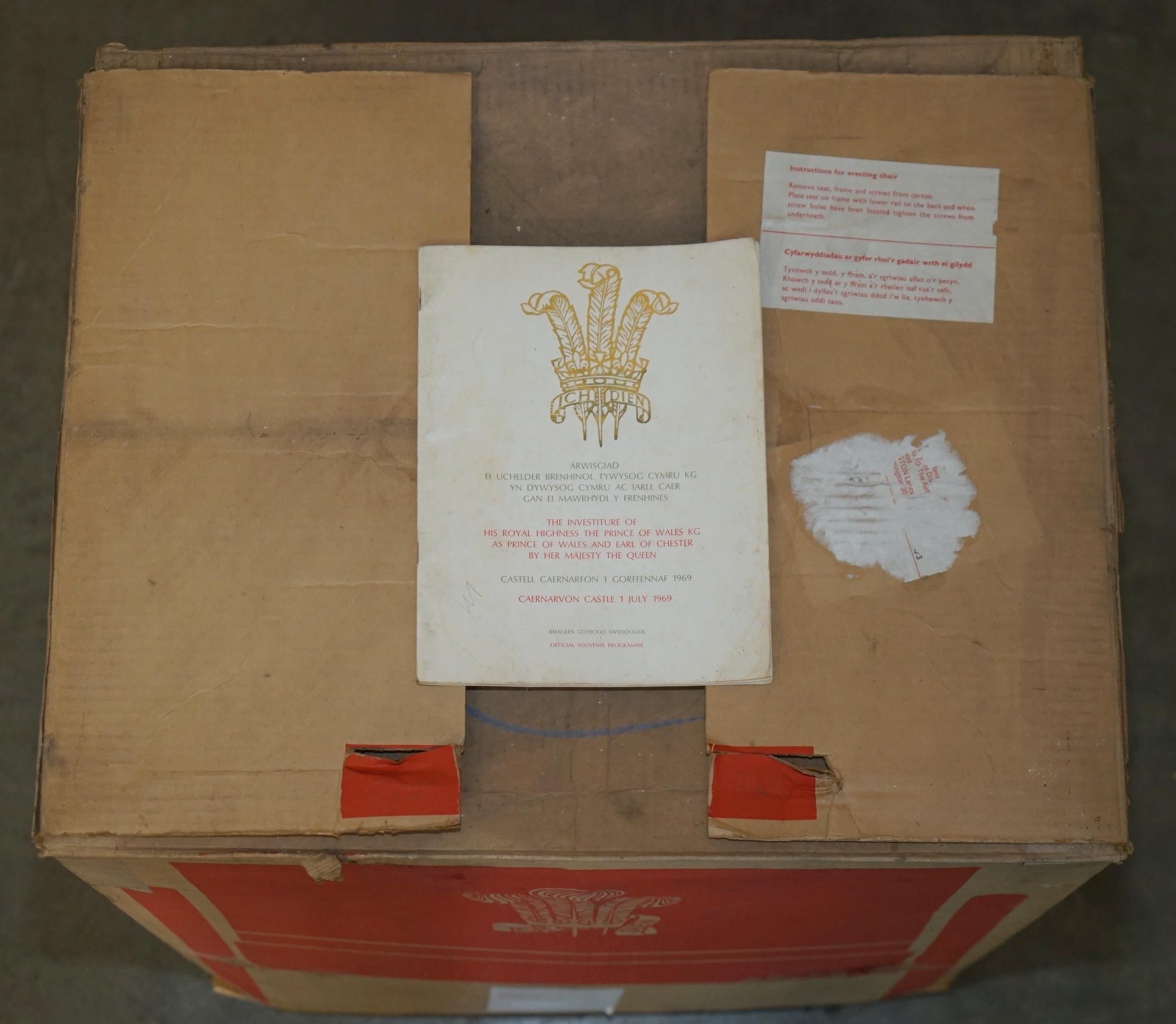 LAST OF ITS KIND BRAND NEW IN THE BOX 1969 PRINCE CHARLES INVESTITURE ARMCHAiR In Excellent Condition For Sale In West Sussex, Pulborough
