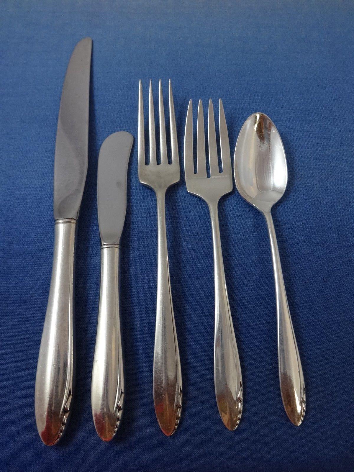 Lasting Spring by Oneida sterling silver flatware set, 44 Pieces. This set includes:

8 knives, 8 7/8