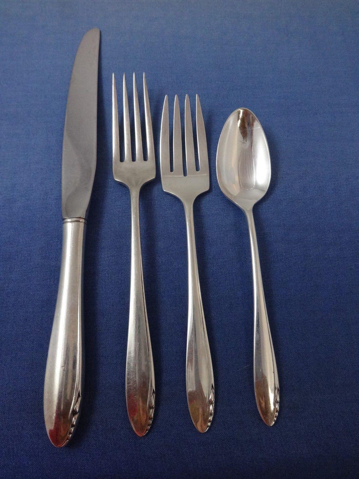 Lasting Spring by Oneida Sterling Silver Flatware Set For 8 Service 44 Pieces In Excellent Condition For Sale In Big Bend, WI
