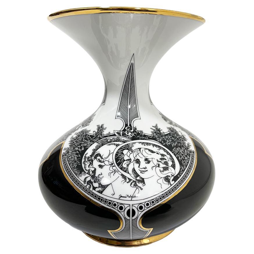 László Jurcsák pour Hollohaza Grand vase en porcelaine en vente