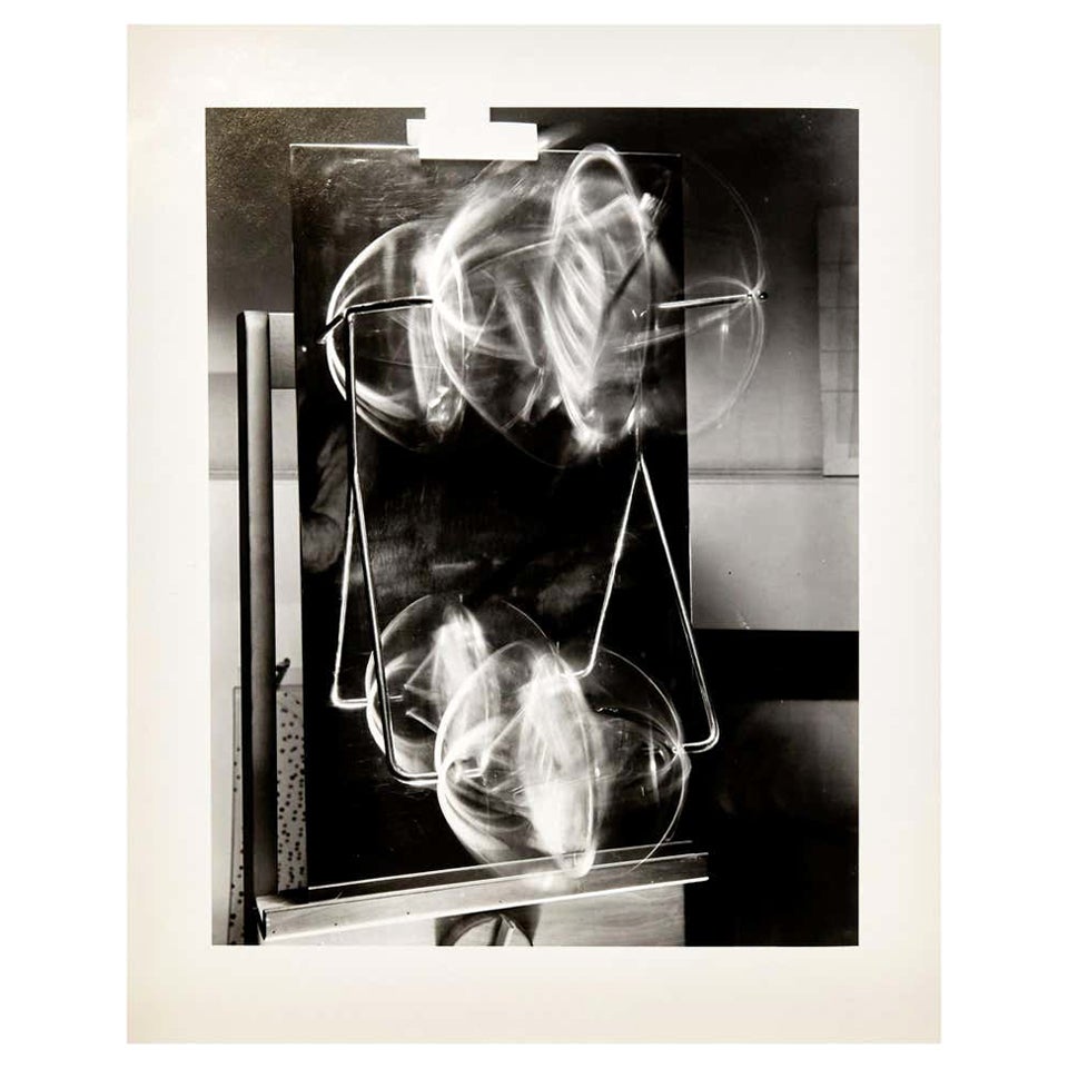László Moholy-Nagy ""Licht-Raum Modulationen"" (Modulation de la lumière et du feu) Photographie 2/6 en vente