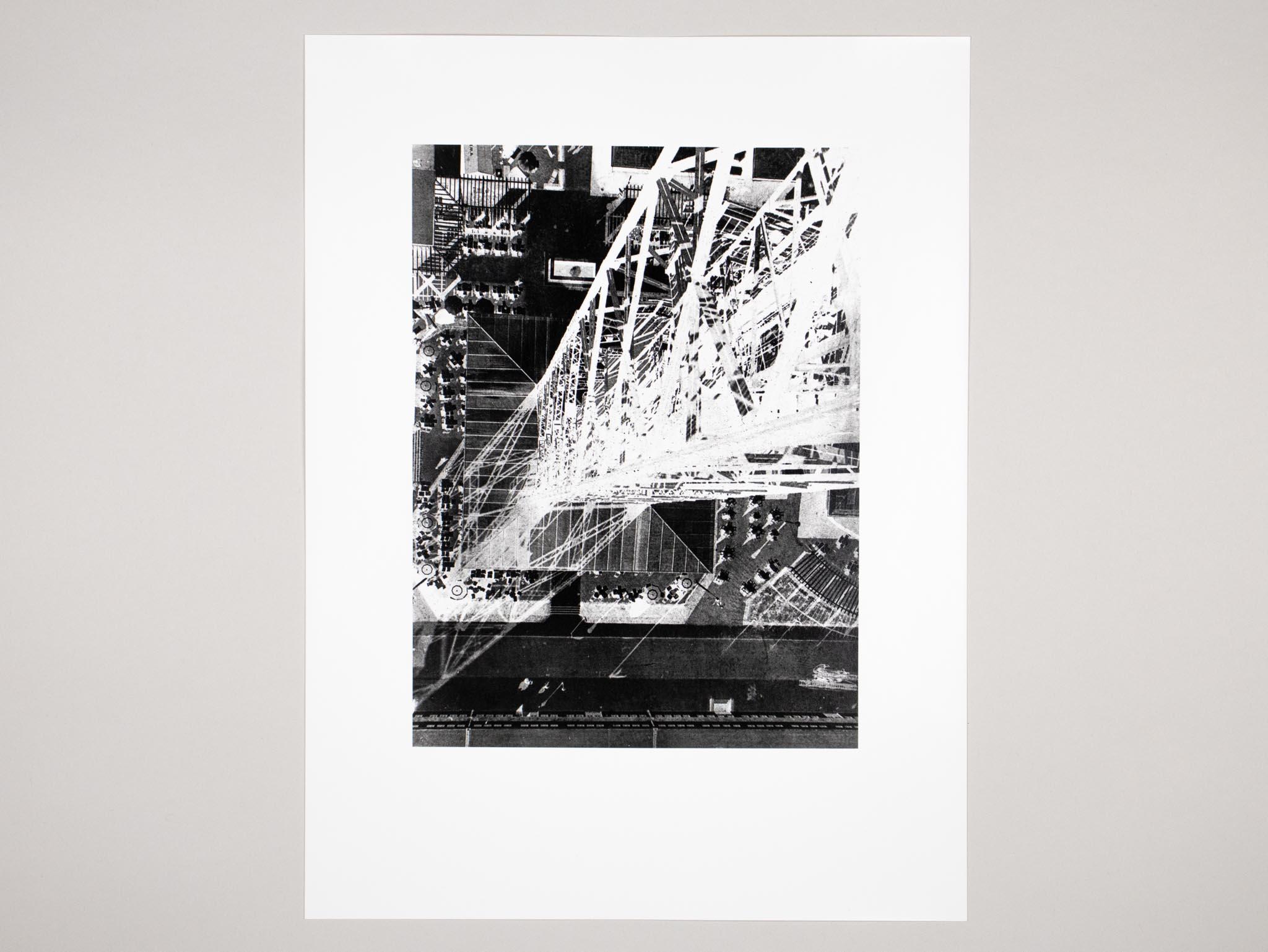 Impression gélatine argentique Berliner Funkturm signée en édition limitée, Bauhaus, 1928 - Photograph de László Moholy-Nagy