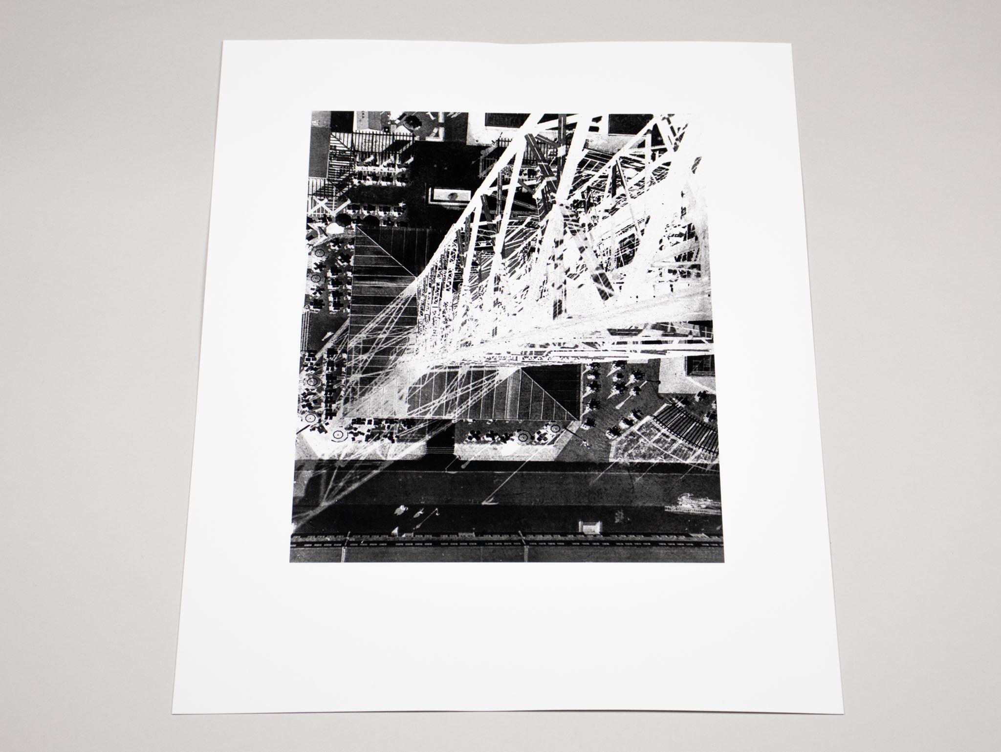 László MOHOLY-NAGY
Berliner Funkturm (vers 1928)

Tirage gélatino-argentique
Sur papier Ilford FB
40 x 30 cm

Ed. Griffelkunst-Vereinigung Hamburg, 1994
Griffelkunst, Verzeichnis der Editionen : Wahl 278 A3
Avec le cachet de l'édition Griffelkunst