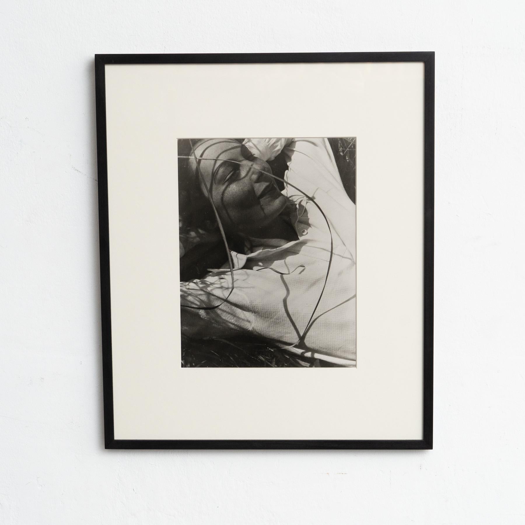 Portrait of Ellen Frank photographed by László Moholy-Nagy, 1929.

A posthumous print from the original negative, circa 1973.
Stamped by Galerie Khlim.

In original good condition.

Framed.

László Moholy-Nagy (1895-1946) was a Hungarian painter and