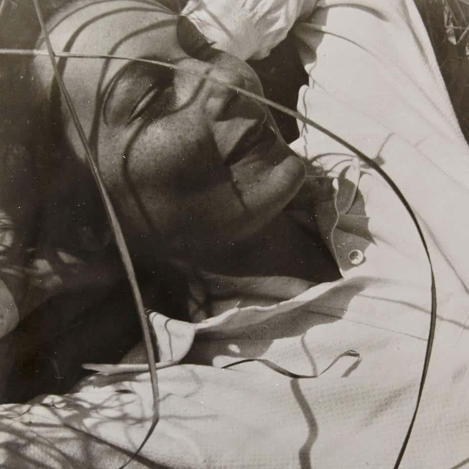 Porträt von Ellen Frank, fotografiert von László Moholy-Nagy, 1929.

Ein posthumer Abzug vom Originalnegativ, ca. 1973.
Gestempelt von Galerie Khlim.

In gutem Originalzustand.

László Moholy-Nagy (1895-1946) war ein ungarischer Maler und