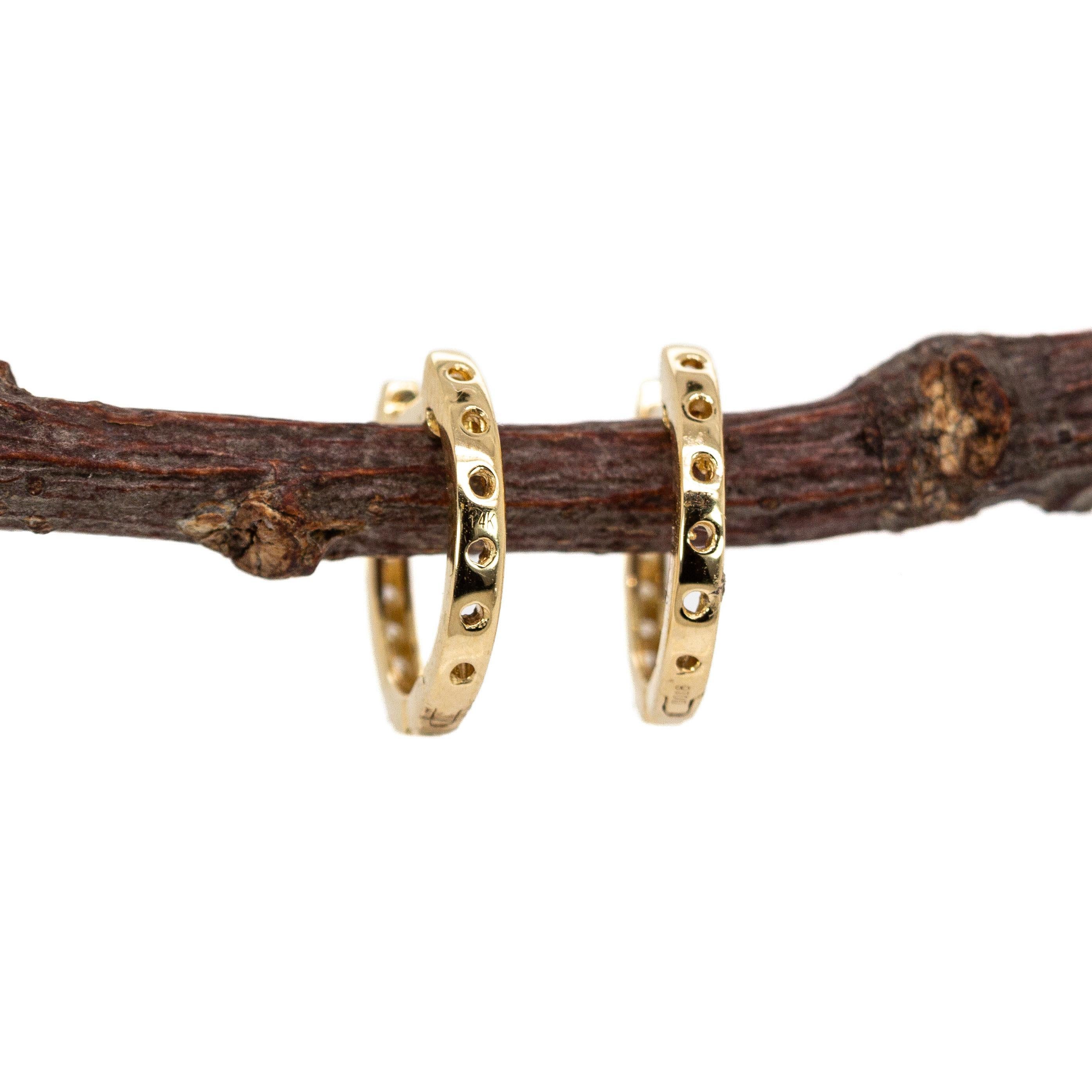 Taille ronde Anneaux en or jaune 14K sertis de diamants naturels en vente