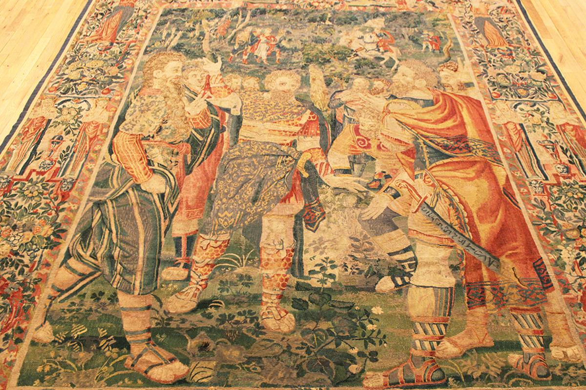 Belge Tapisserie historique bruxelloise de la fin du XVIe siècle, avec des guerriers rassemblés dans une forêt en vente