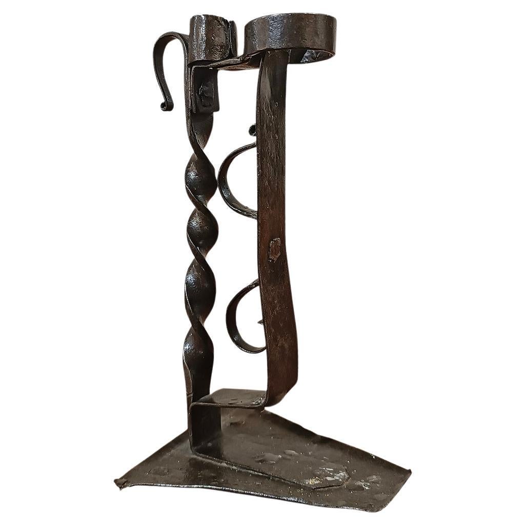 LATE 16th CENTURY IRON CANDLE HOLDER en venta