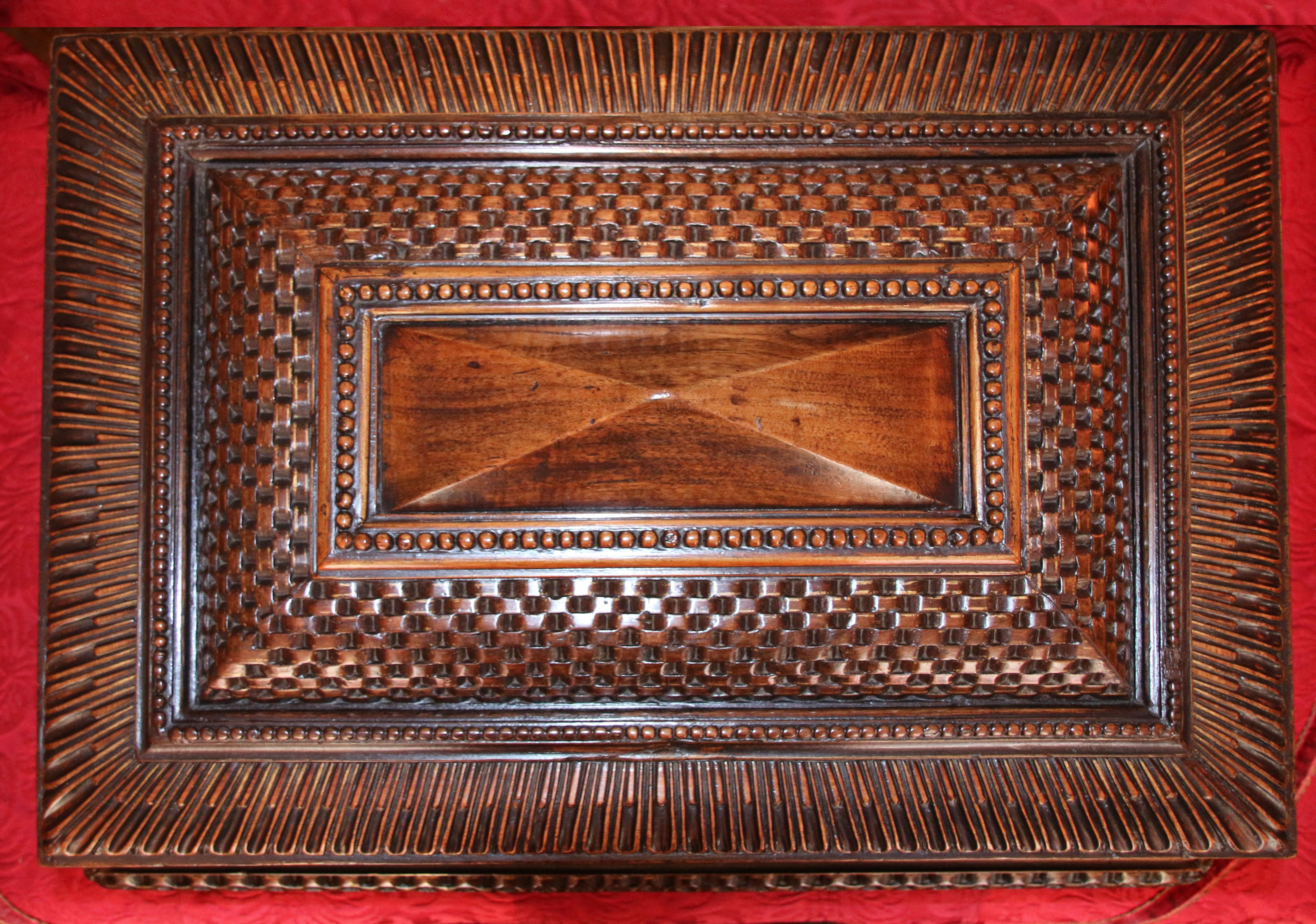 Late 16th Century Jewelry Chest In Good Condition For Sale In Saint-Ouen, FR