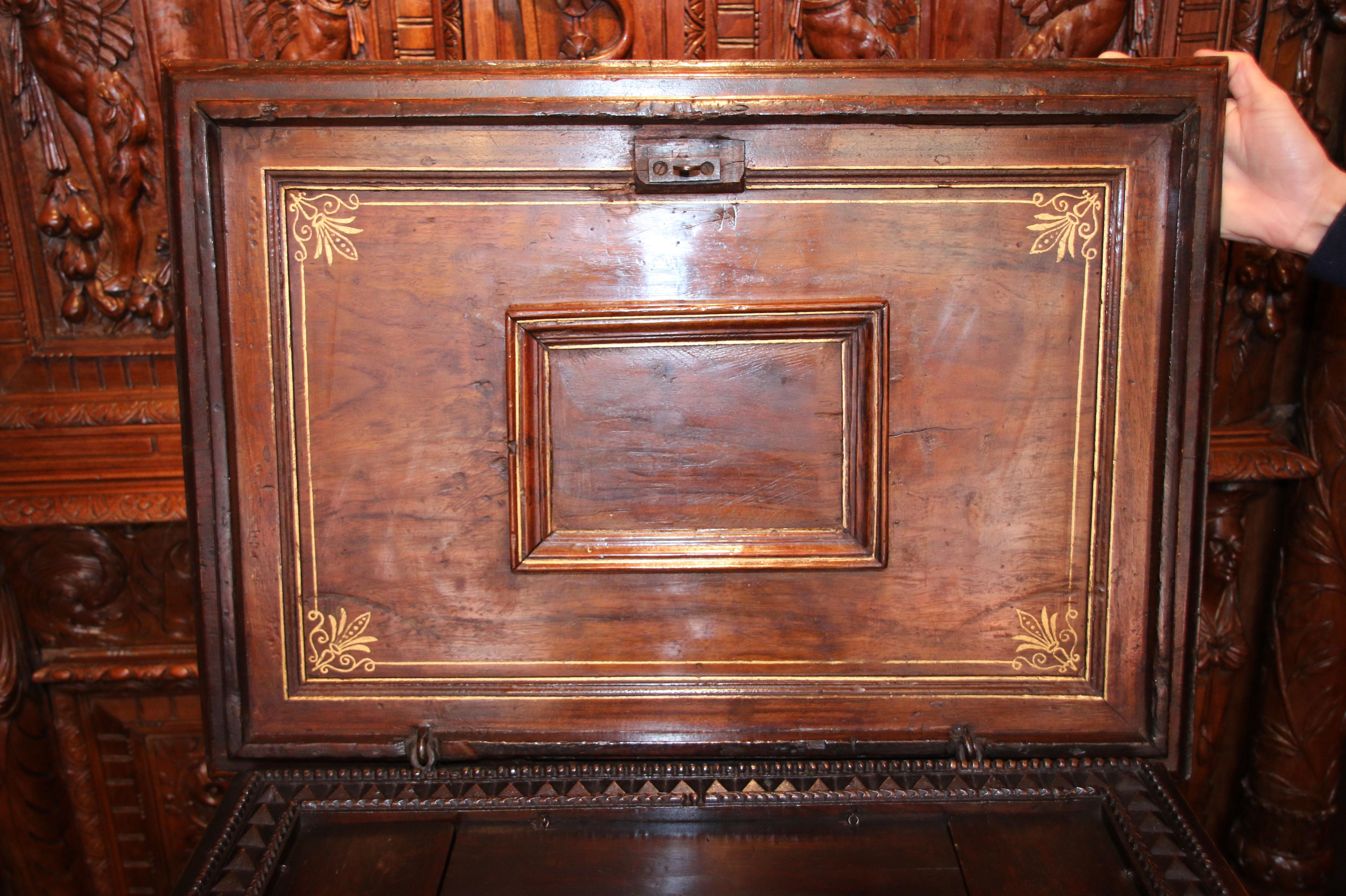 Late 16th Century Jewelry Chest For Sale 1