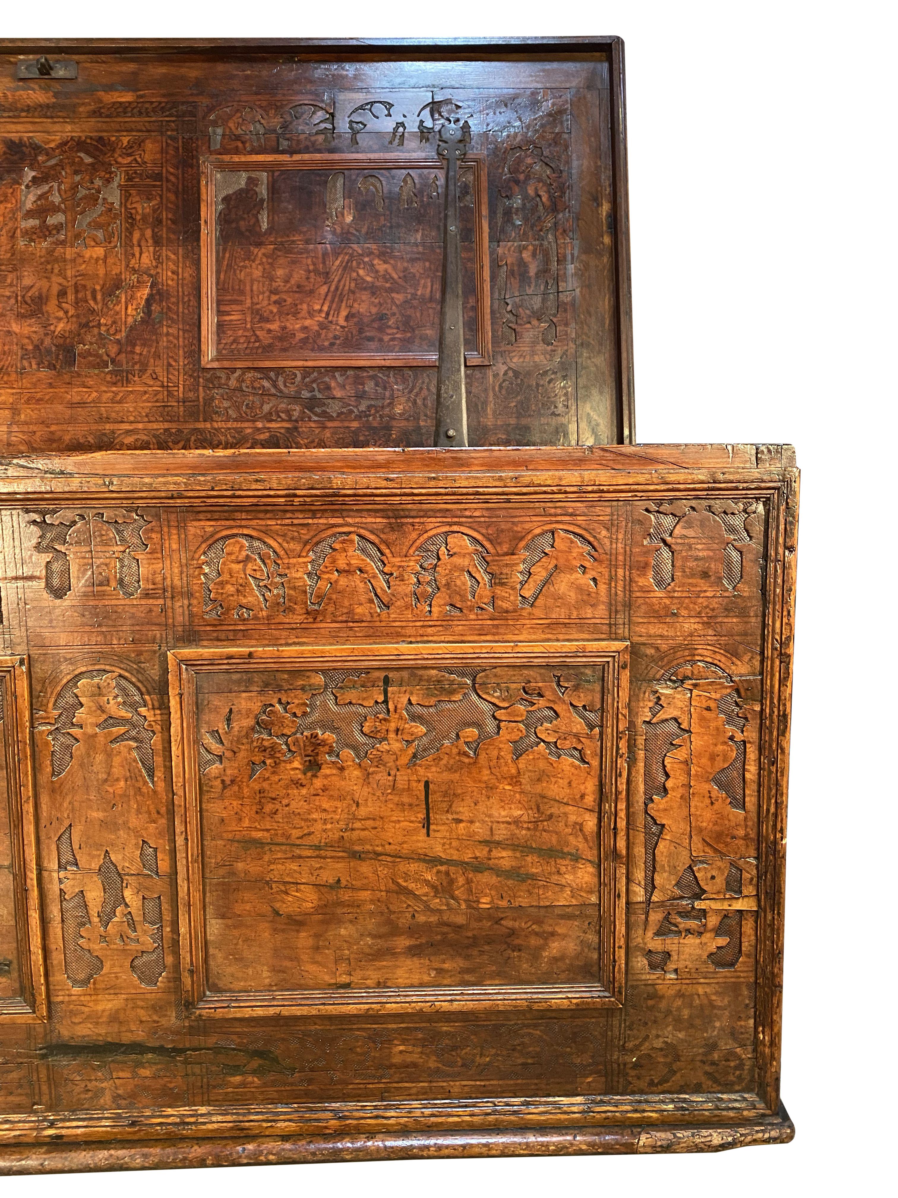 Coffre de jardin en bois de cèdre vénitien Cassone de la fin du 16ème siècle sur le thème de l'Eden en vente 3