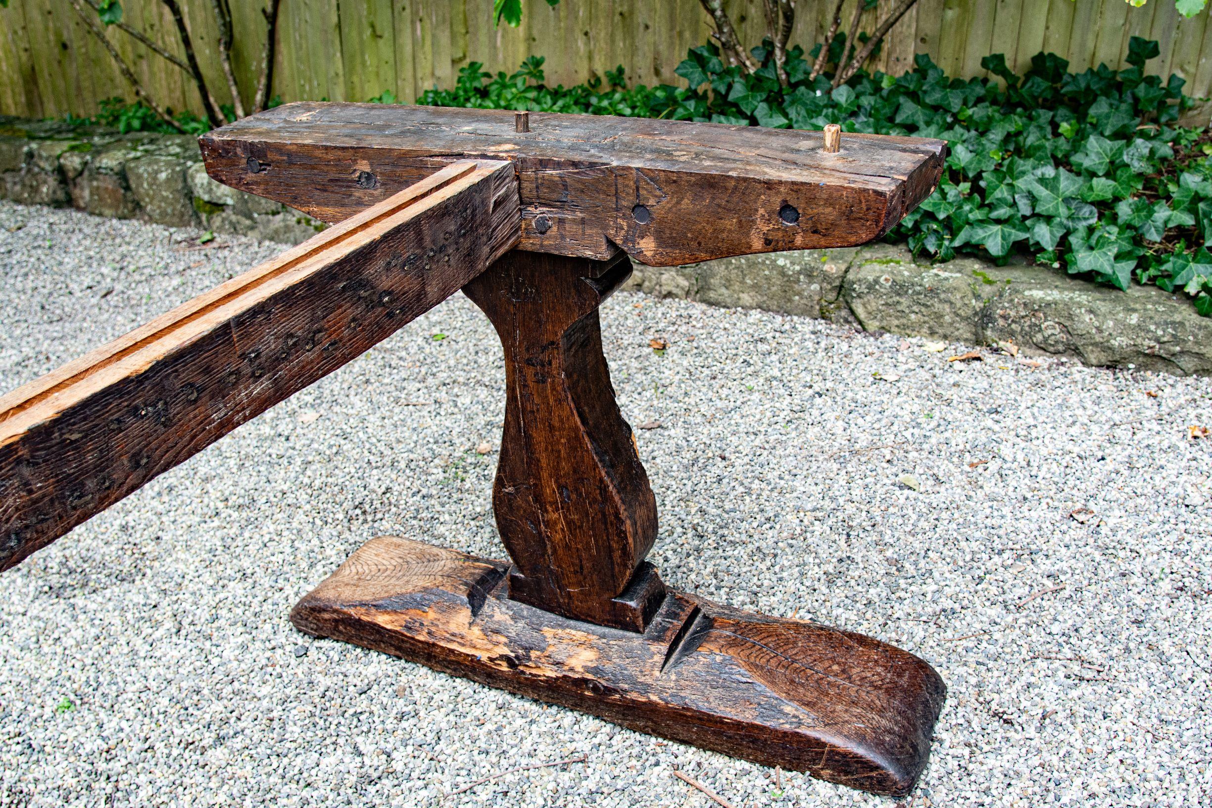 Late 16th-Early 17th Century Welsh Oak Refectory Table In Good Condition For Sale In Mt Kisco, NY