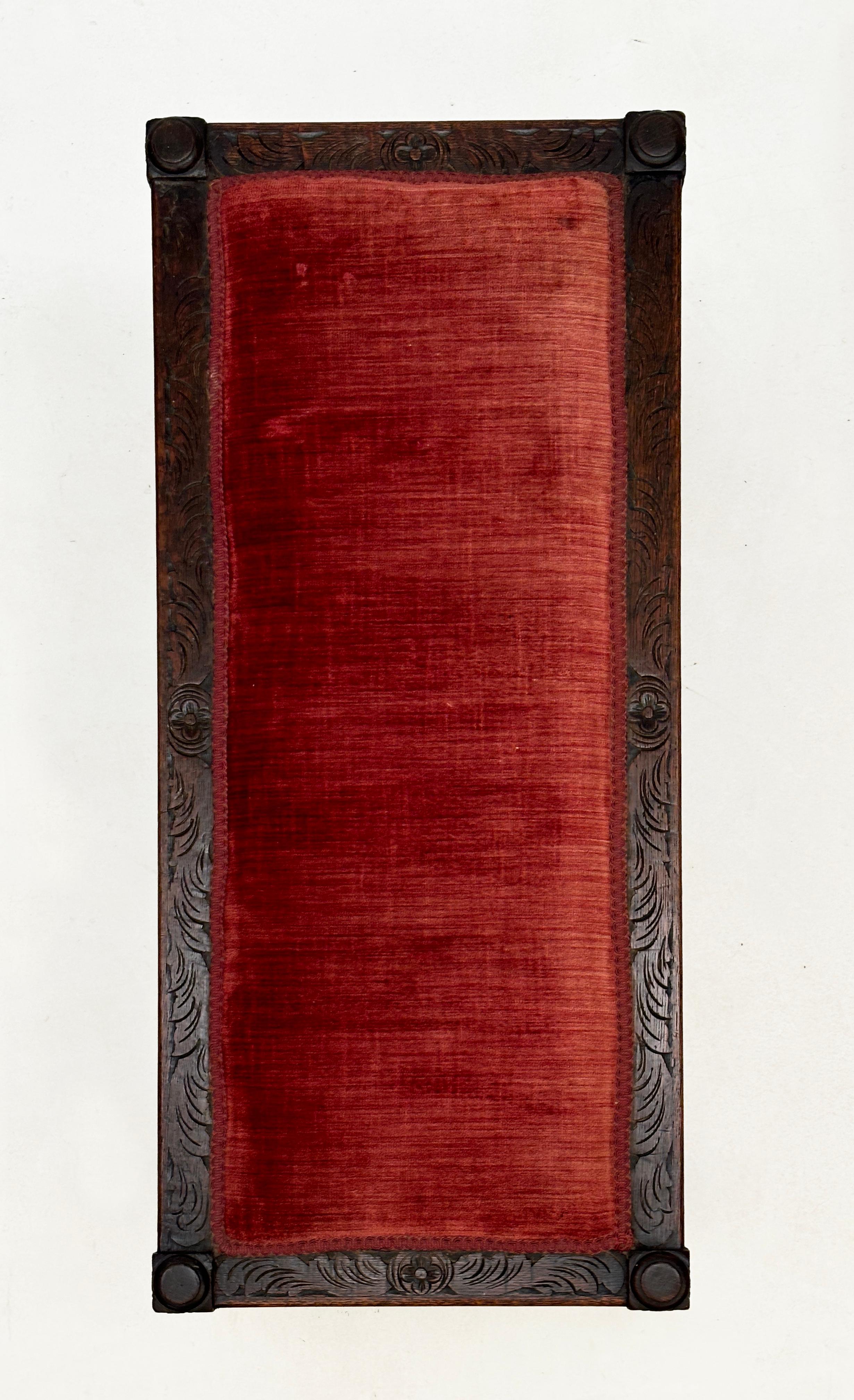 Banc à torsion en chêne anglais de la fin des années 1700 avec sculpture lourde en vente 2