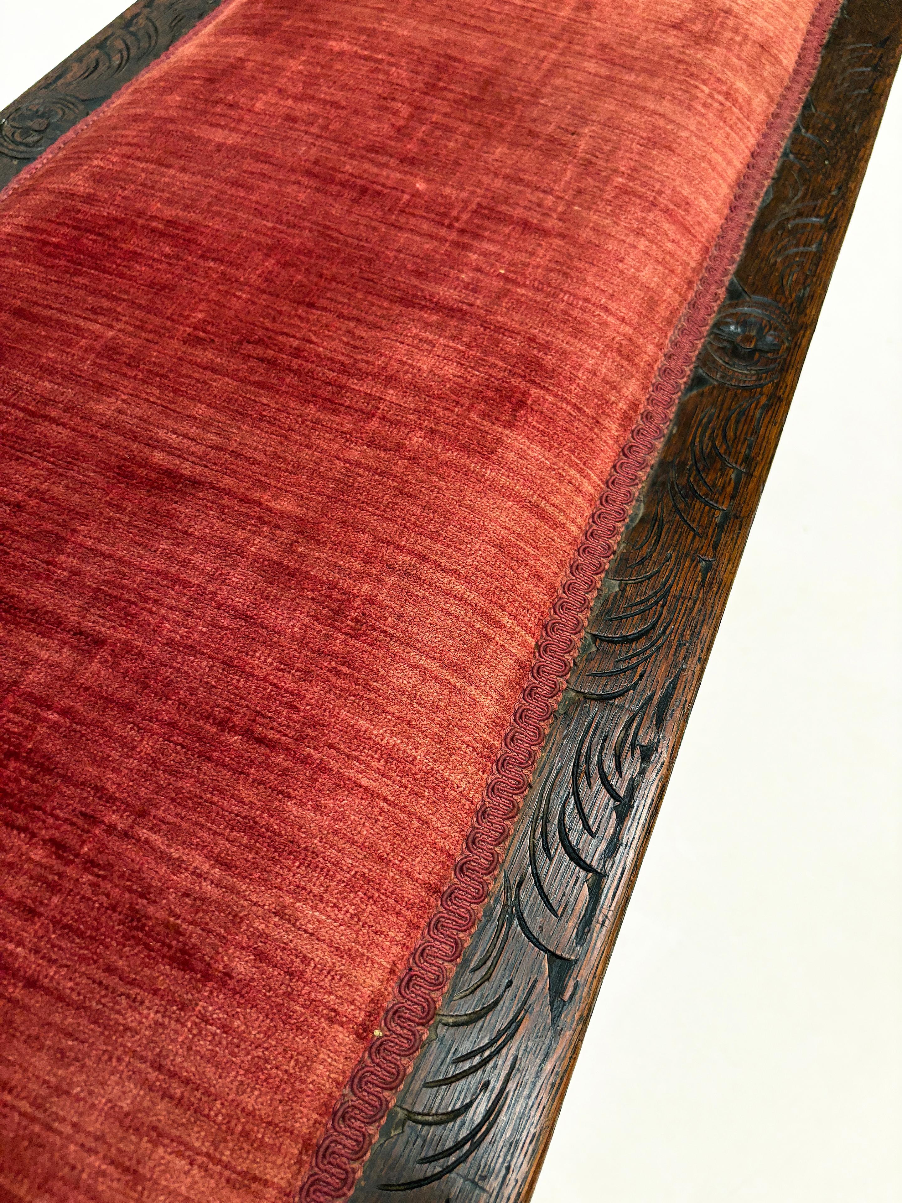 Banc à torsion en chêne anglais de la fin des années 1700 avec sculpture lourde en vente 3