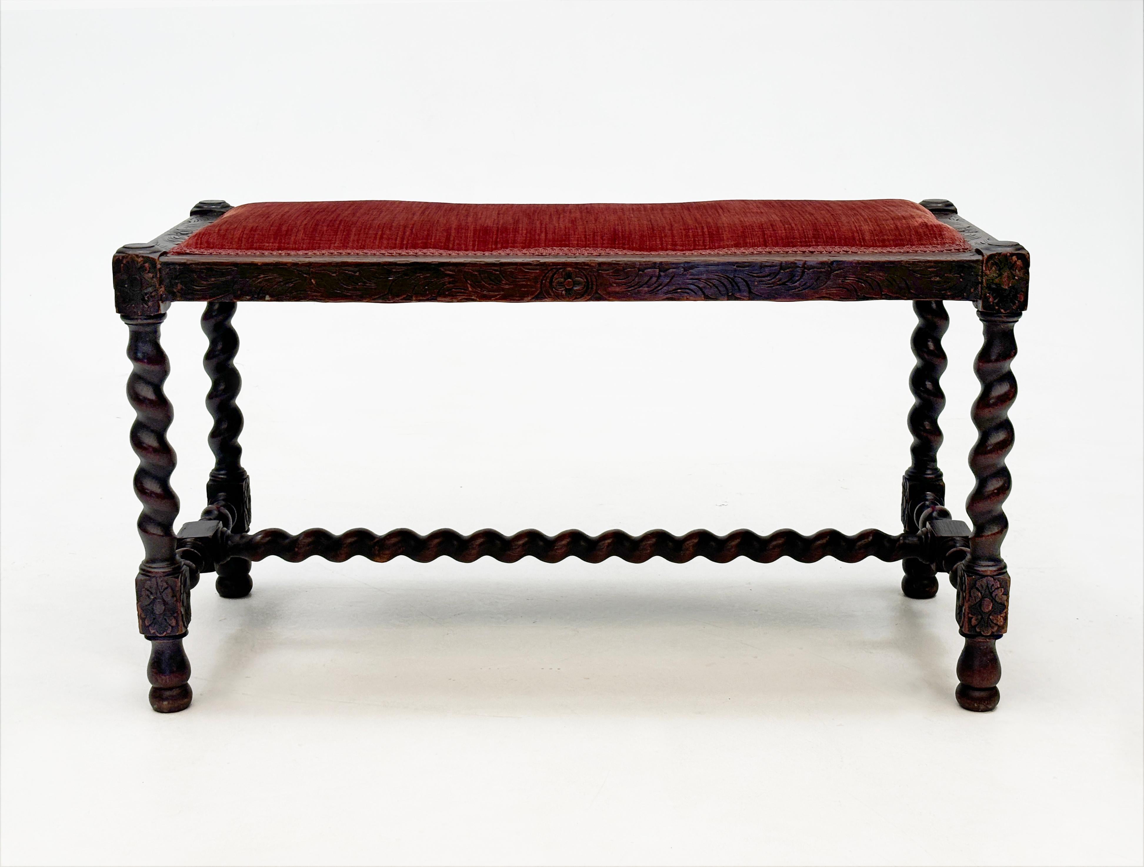 Anglais Banc à torsion en chêne anglais de la fin des années 1700 avec sculpture lourde en vente