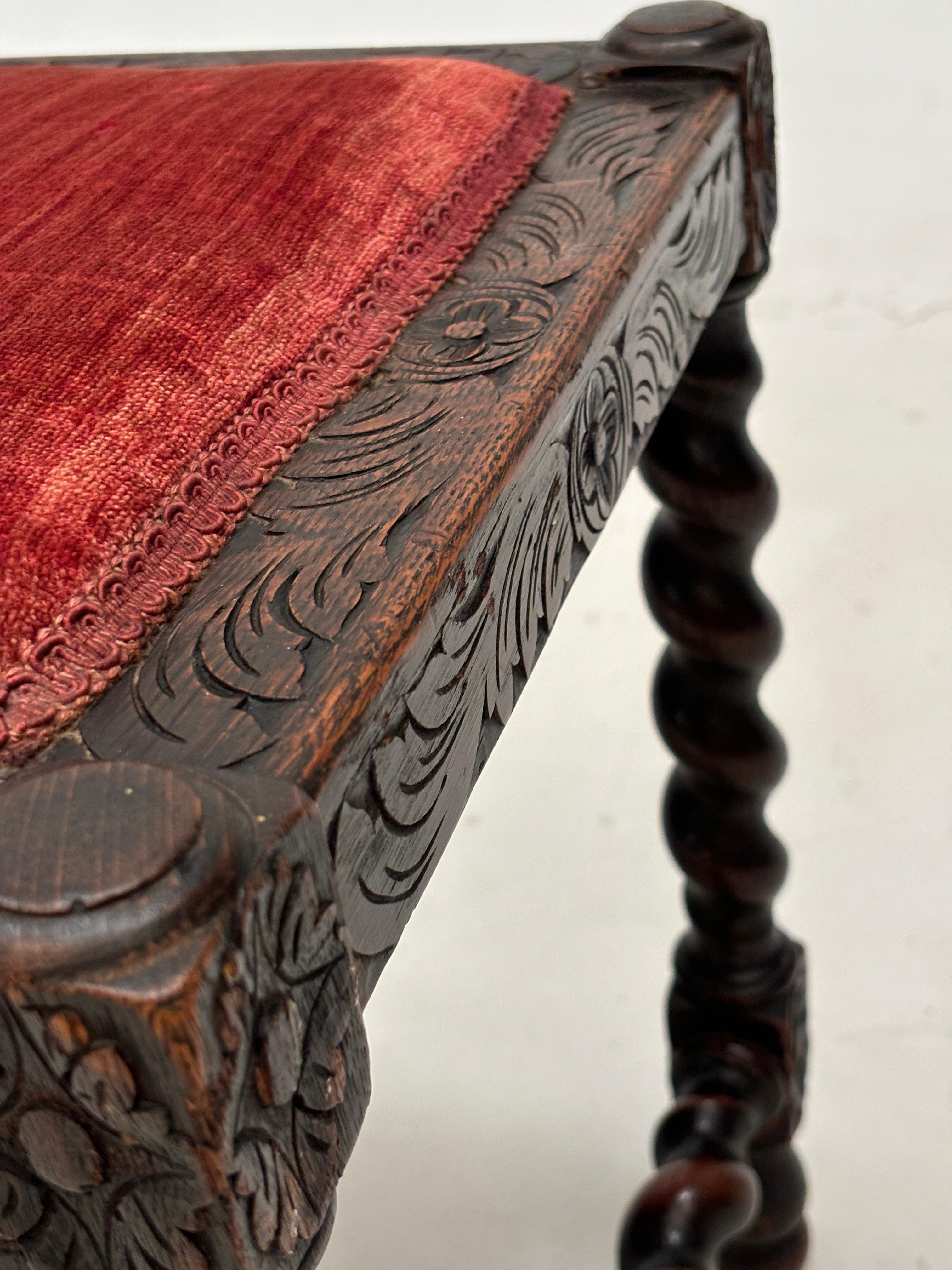 Banc à torsion en chêne anglais de la fin des années 1700 avec sculpture lourde Bon état - En vente à Louisville, KY