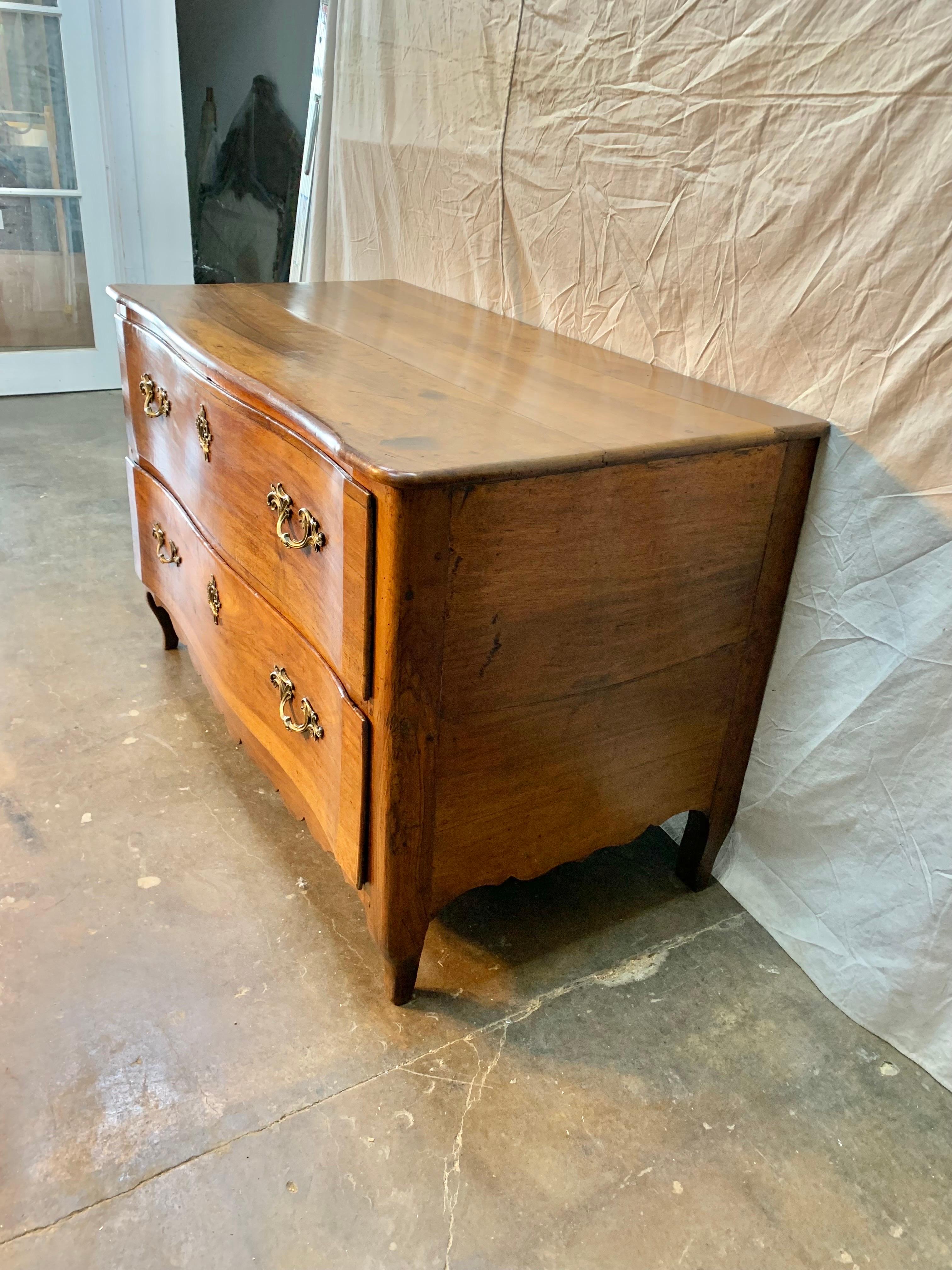 Late 1700s French Walnut Louis XV Chest of Drawers In Good Condition For Sale In Burton, TX