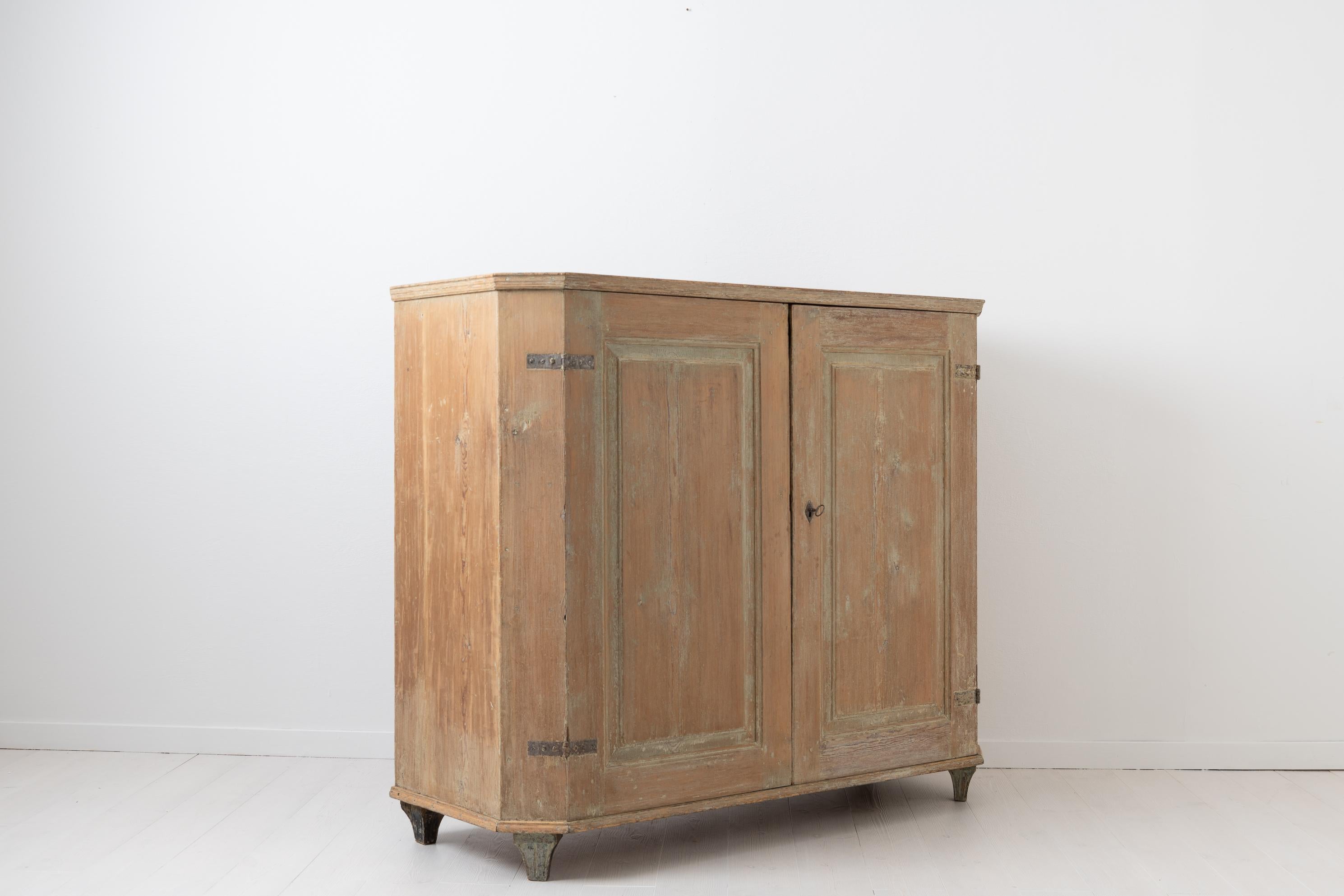 Genuine Antique Swedish Rustic Gustavian Neoclassical Pine Sideboard In Good Condition In Kramfors, SE