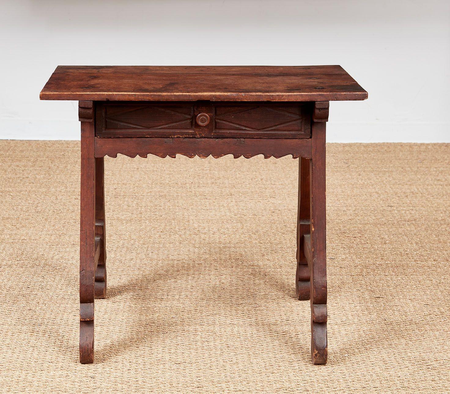 Late 17th c. Italian Walnut Side Table with Scalloped Front In Good Condition For Sale In Greenwich, CT