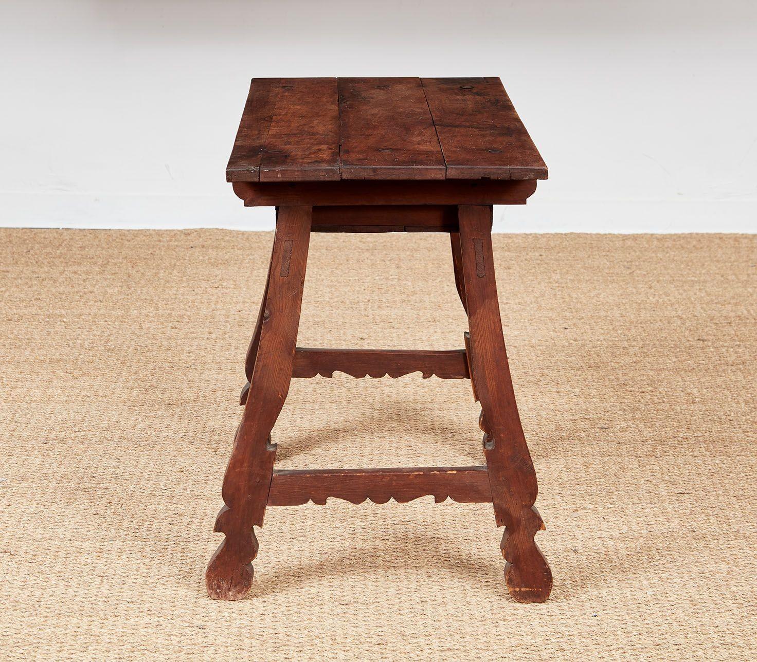 Late 17th c. Italian Walnut Side Table with Scalloped Front For Sale 2