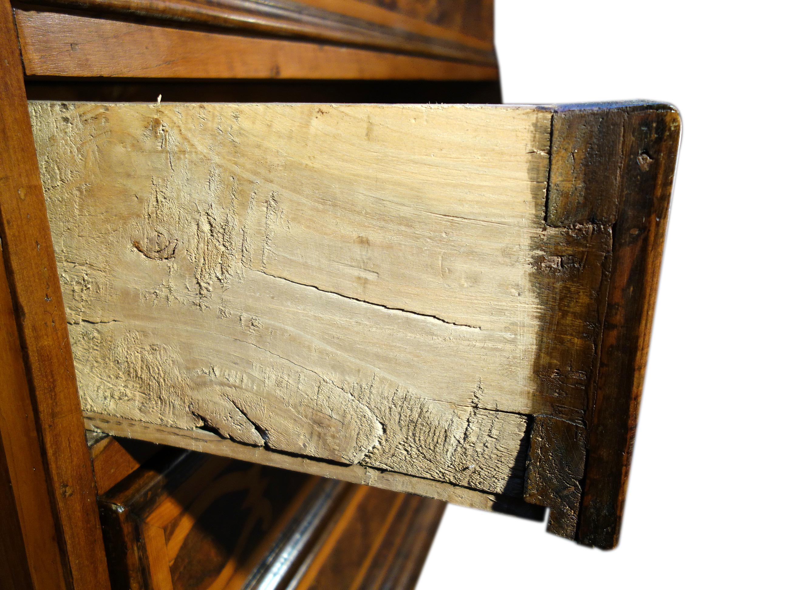 Scrittorio Con Scarabattolo en noyer Louis XIV de la fin du XVIIe siècle, loupe et incrustation en vente 9