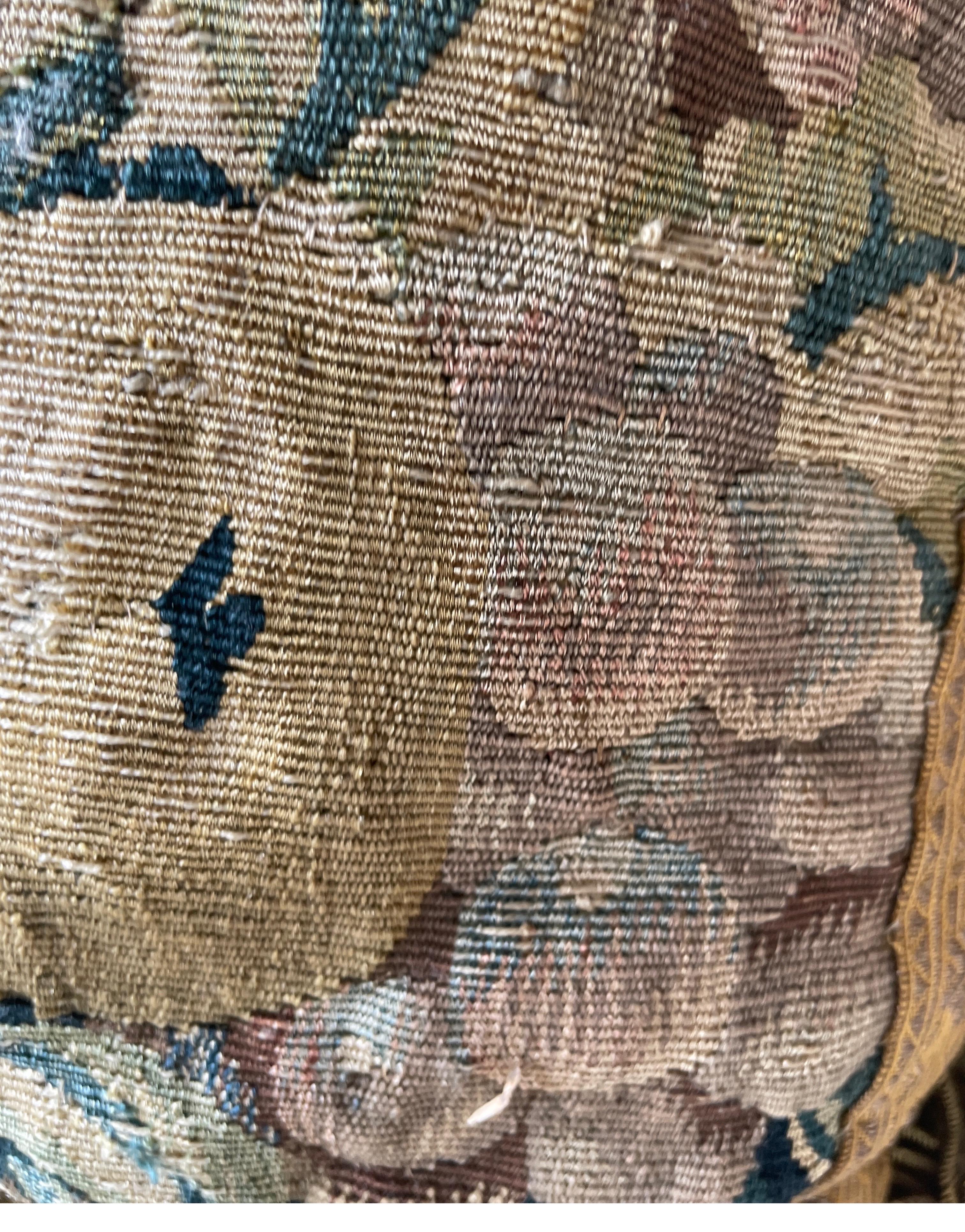 A.C.I.C., tapisserie de la fin du XVIIe siècle, transformée en oreiller.  en vente 6