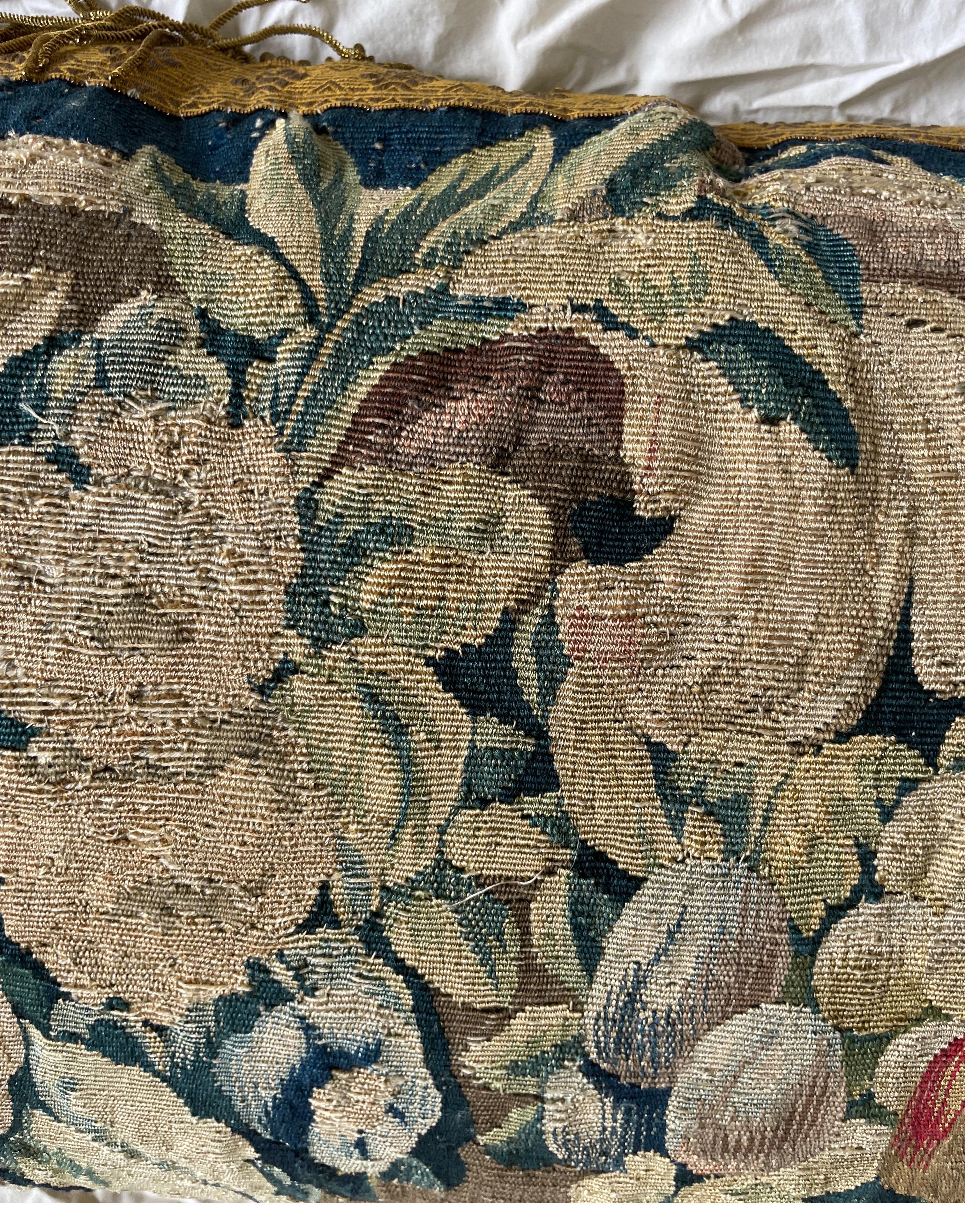 A.C.I.C., tapisserie de la fin du XVIIe siècle, transformée en oreiller.  Bon état - En vente à Oakville, ON