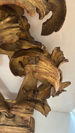 Late 17th Century Baroque Style Large Leaf Design Giltwood Monstrance Reliquary