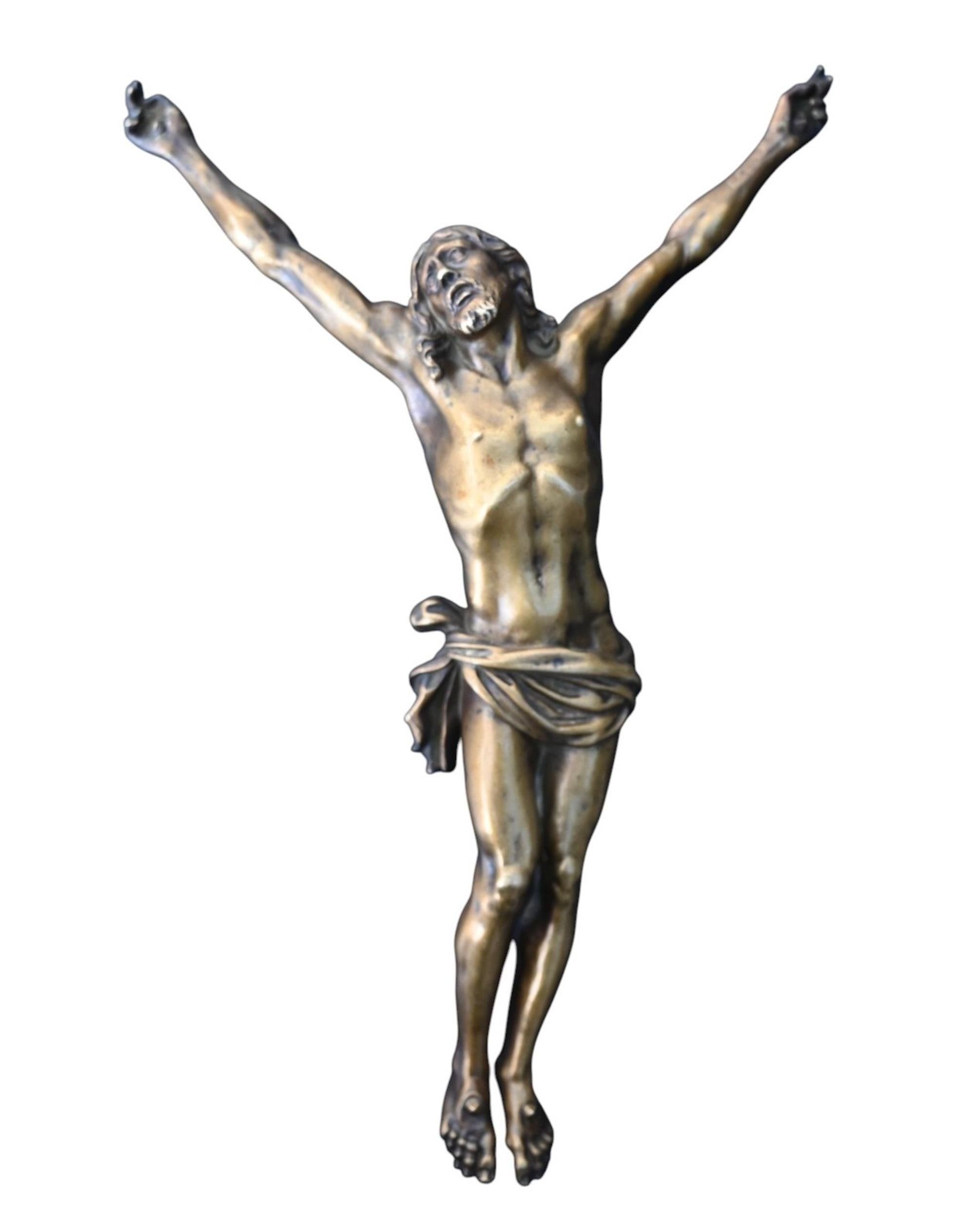 Corpus Christi en bronze de la fin du XVIIe siècle
Figure en bronze finement coulée du Christ crucifié, datant de la fin du XVIIe siècle (vers 1680-1700). Exécuté dans le style baroque avec une anatomie expressive et un mouvement dynamique, le corps