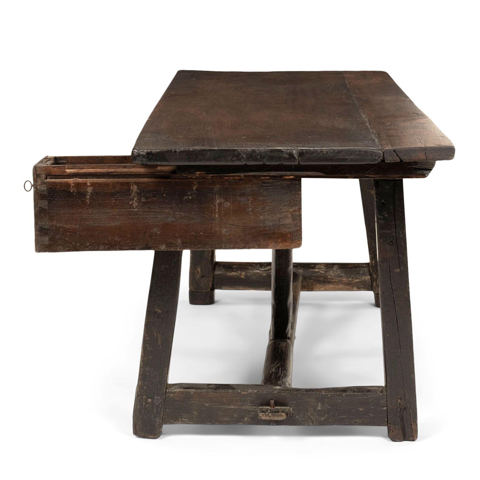 Table console ou bureau en chêne catalan de la fin du XVIIe siècle en vente 4