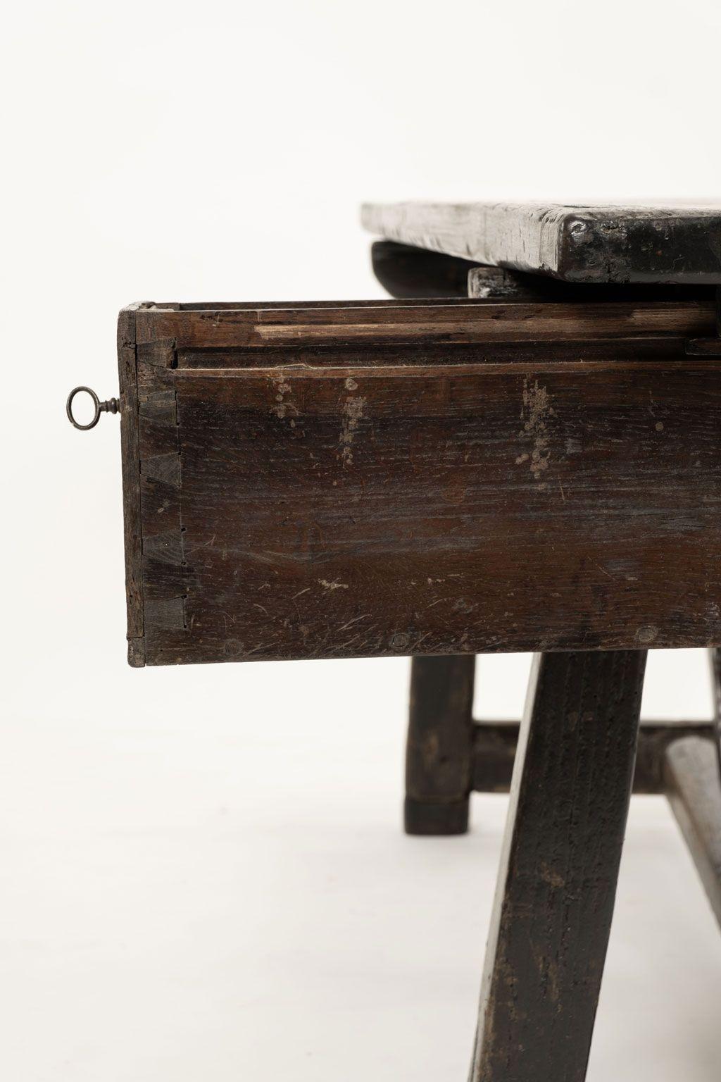 Table console ou bureau en chêne catalan de la fin du XVIIe siècle en vente 5