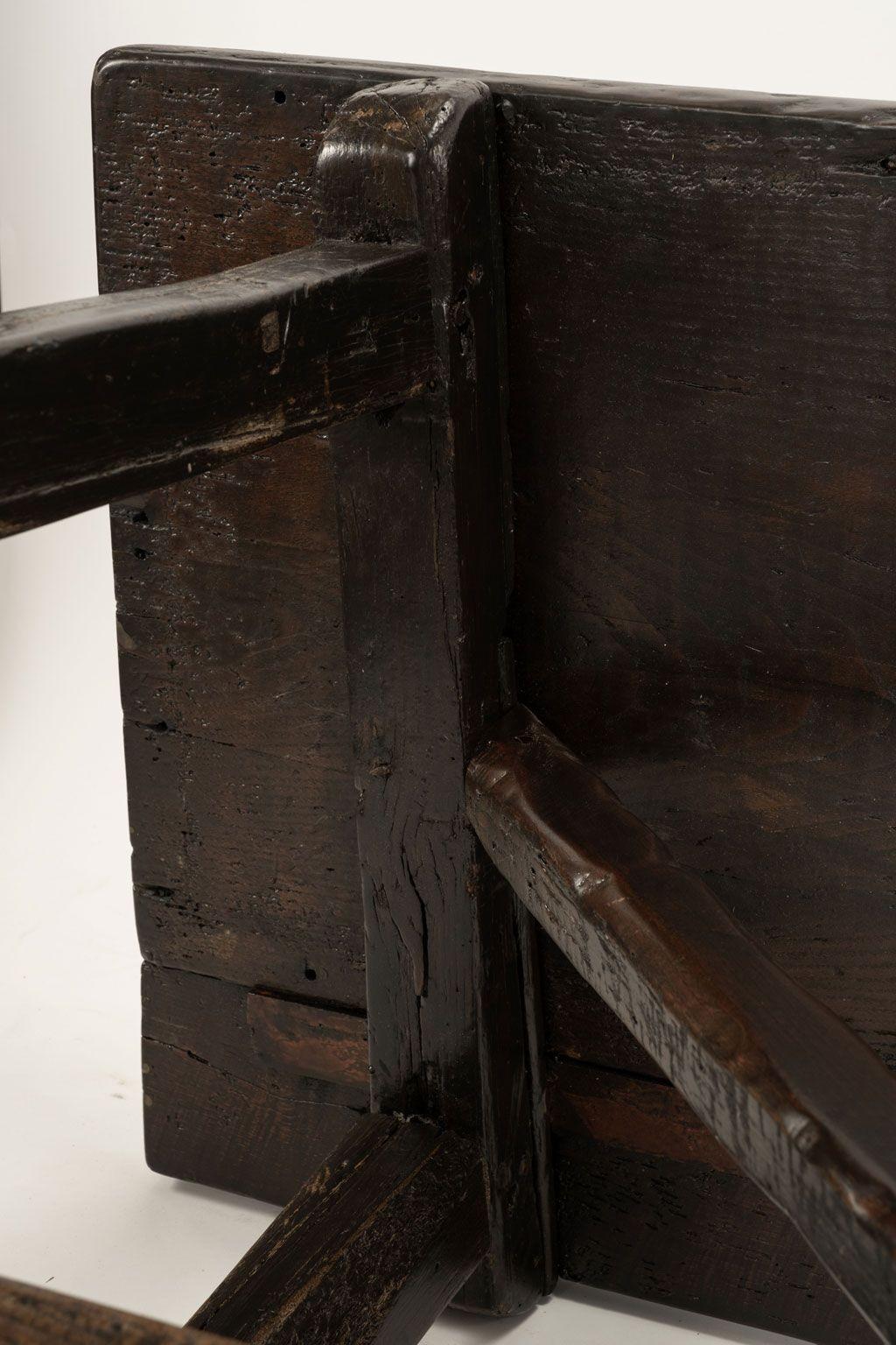 Late 17th Century Catalan Oak Console Table or Writing Desk For Sale 12