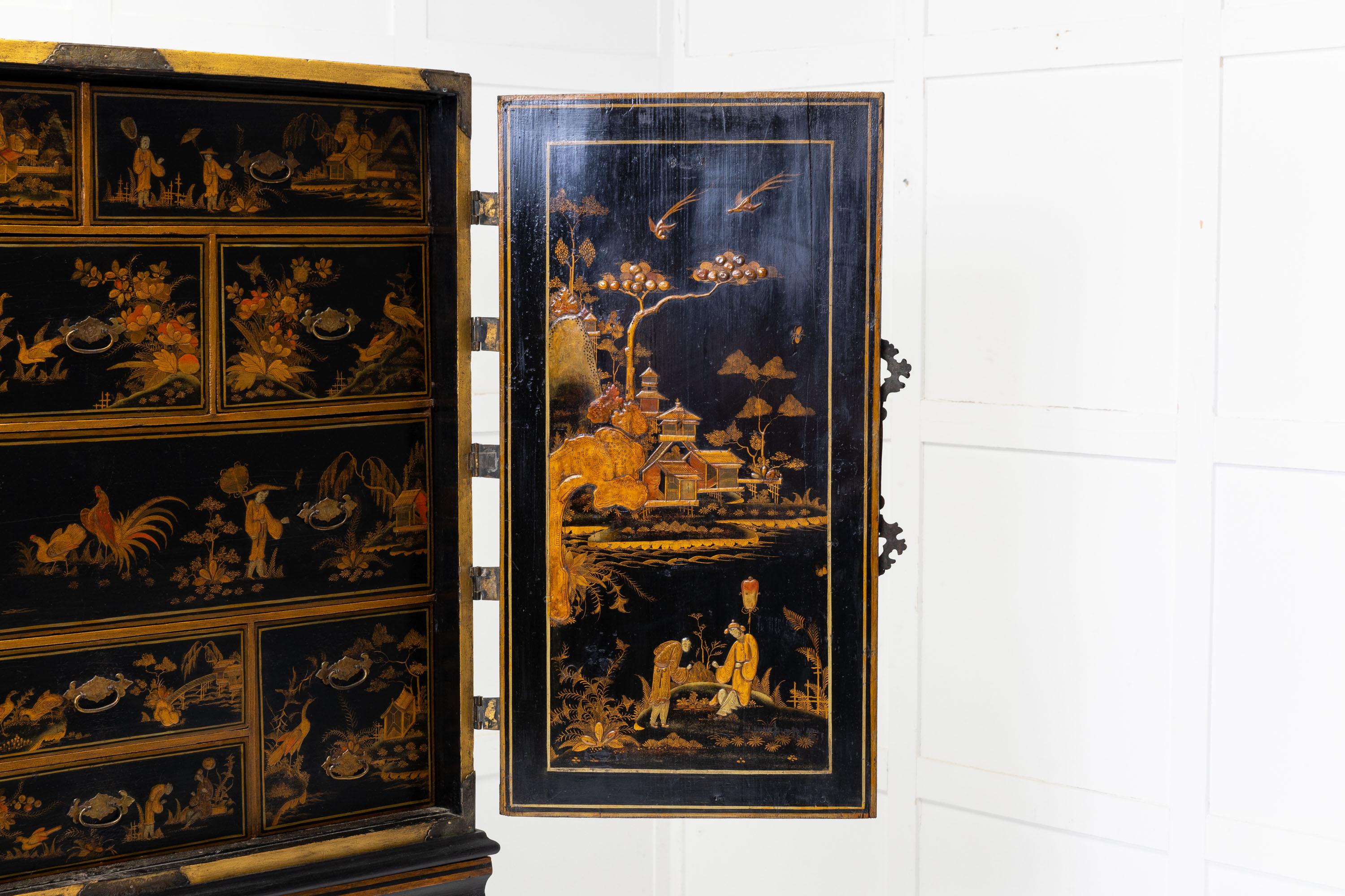 Late 17th Century Chinoiserie Cabinet on Stand In Good Condition In Gloucestershire, GB