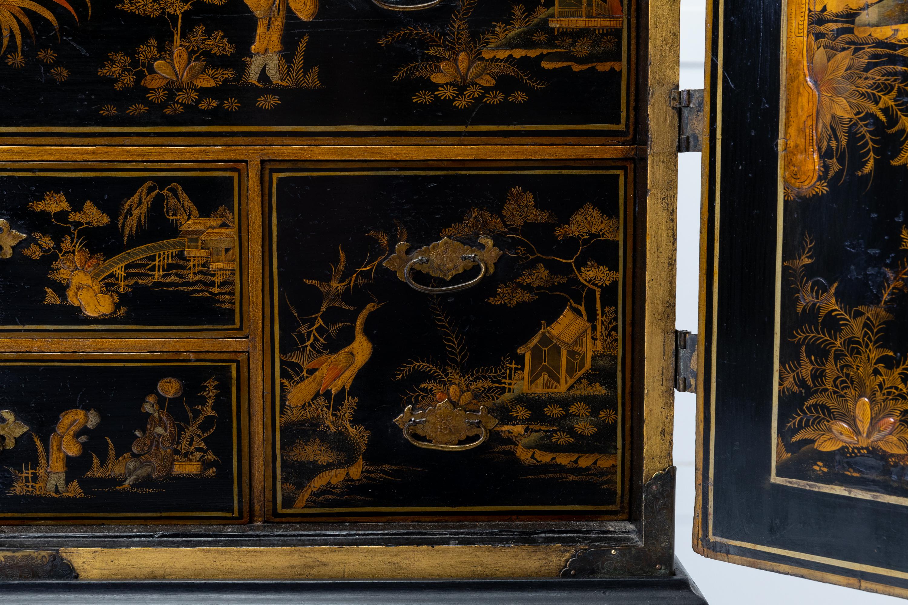 Late 17th Century Chinoiserie Cabinet on Stand 4