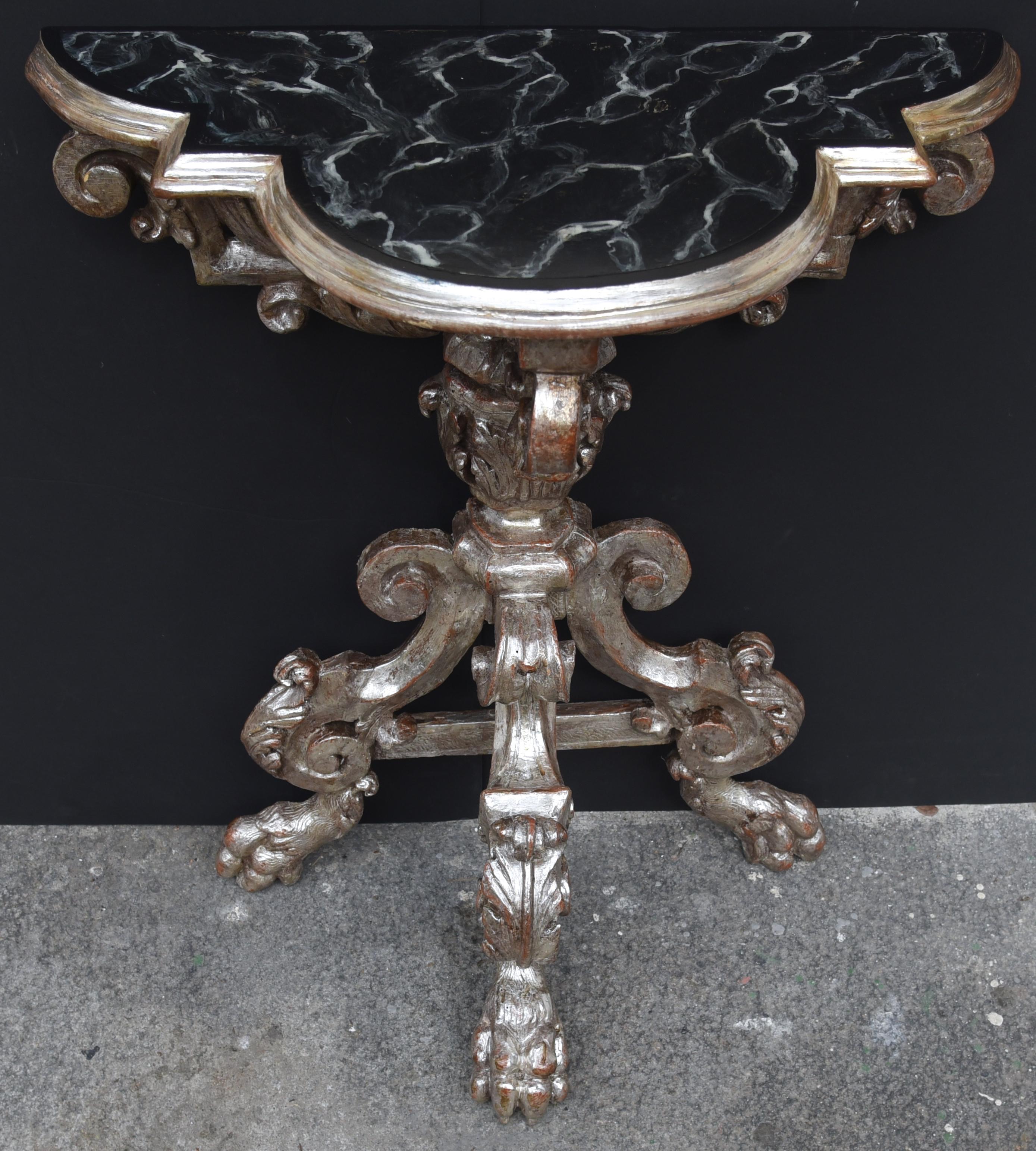 Refined console table with wooden top in imitation marble, carved and silvered wood with real silver, Luigi XIV style, origin Italy, made around the end of 1600.

This object is subject to the superintendence of the fine arts, therefore it must be