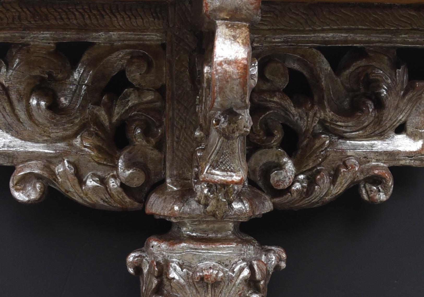 Late 17th Century Console Shelf Louis XIV Wood Carved Silvered Tripod, 1690s In Good Condition In Torino, Torino