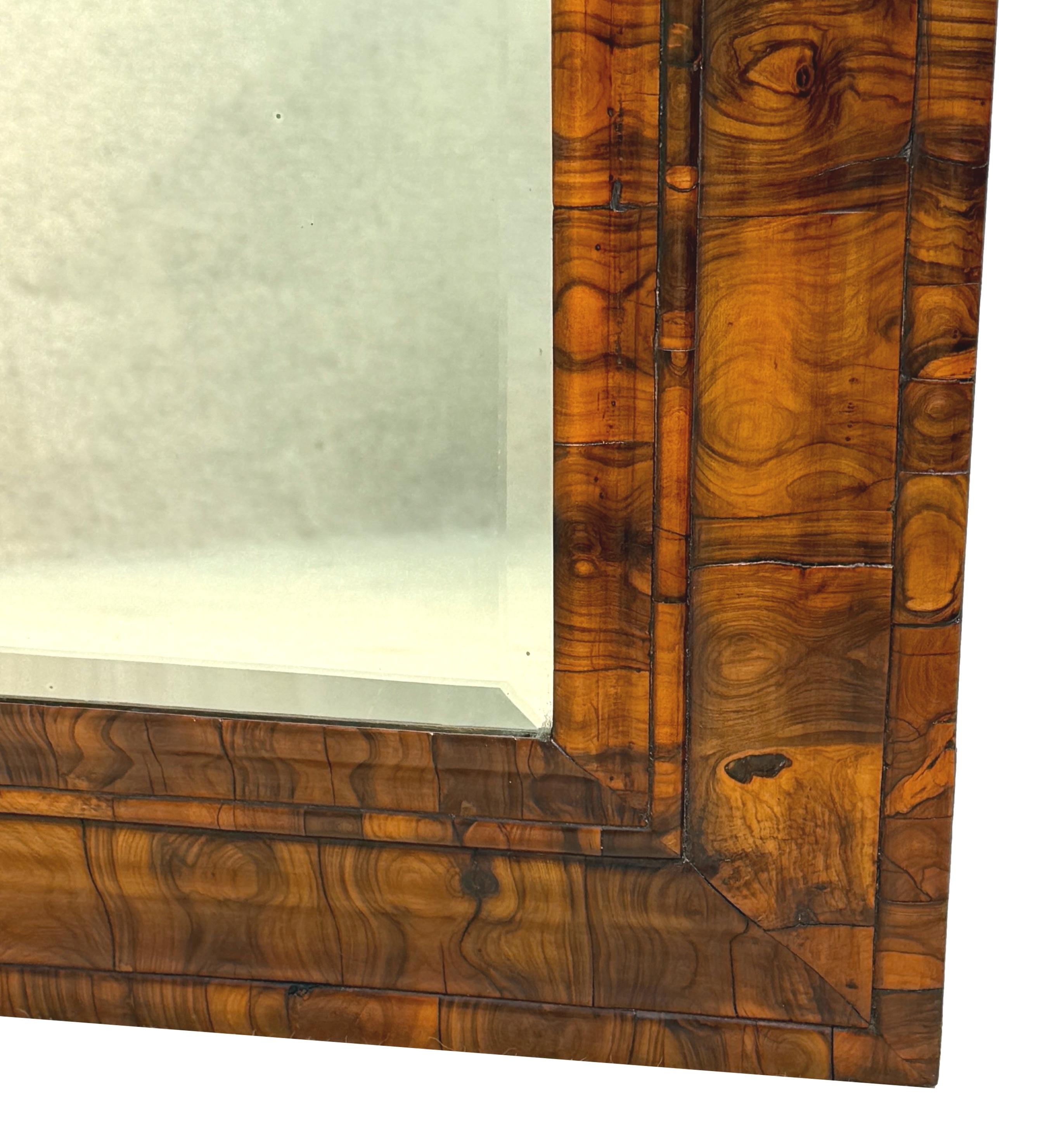 Noyer Late 17th Century Cushion Framed Wall Mirror en vente