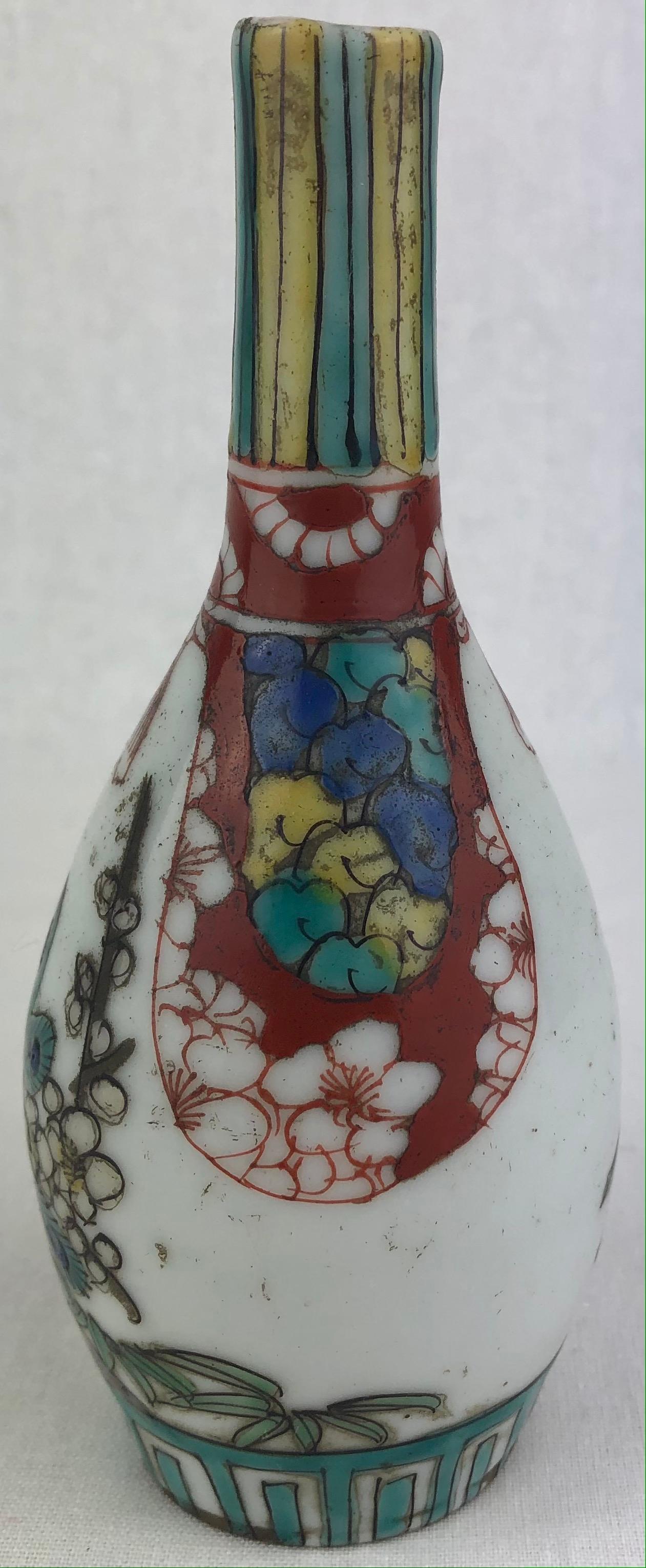 Japanische Ko-Kutani-Porzellan Tokkuri, Sake-Flasche aus der Edo-Periode des späten 17. Jahrhunderts (Handgefertigt) im Angebot